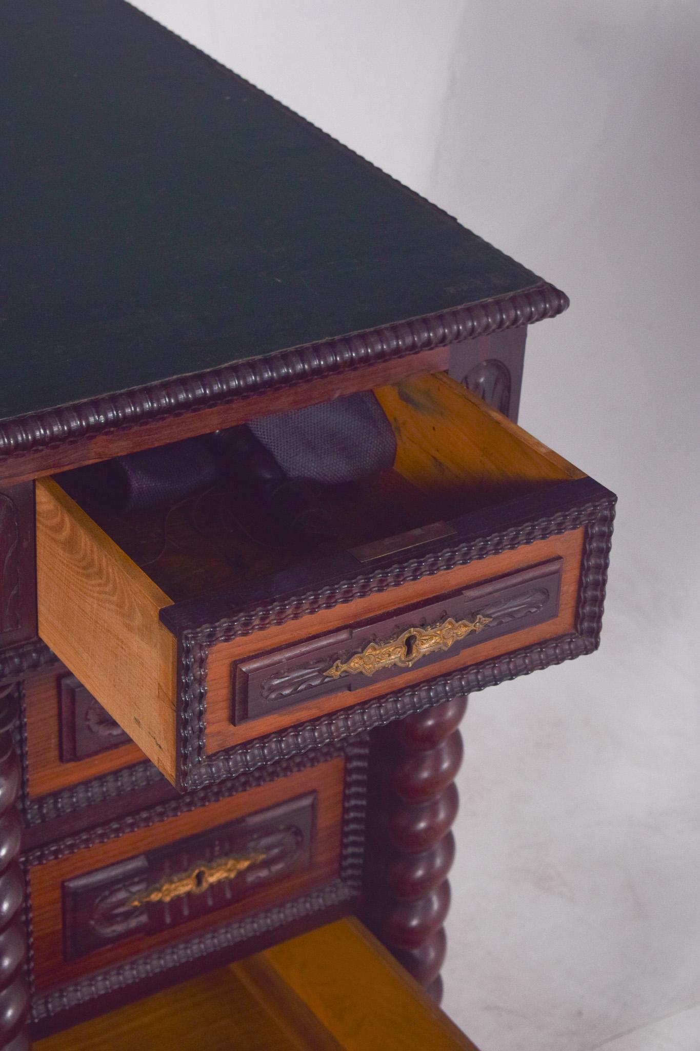18th Century Antique Portuguese Twisted and Shaken Desk For Sale 6