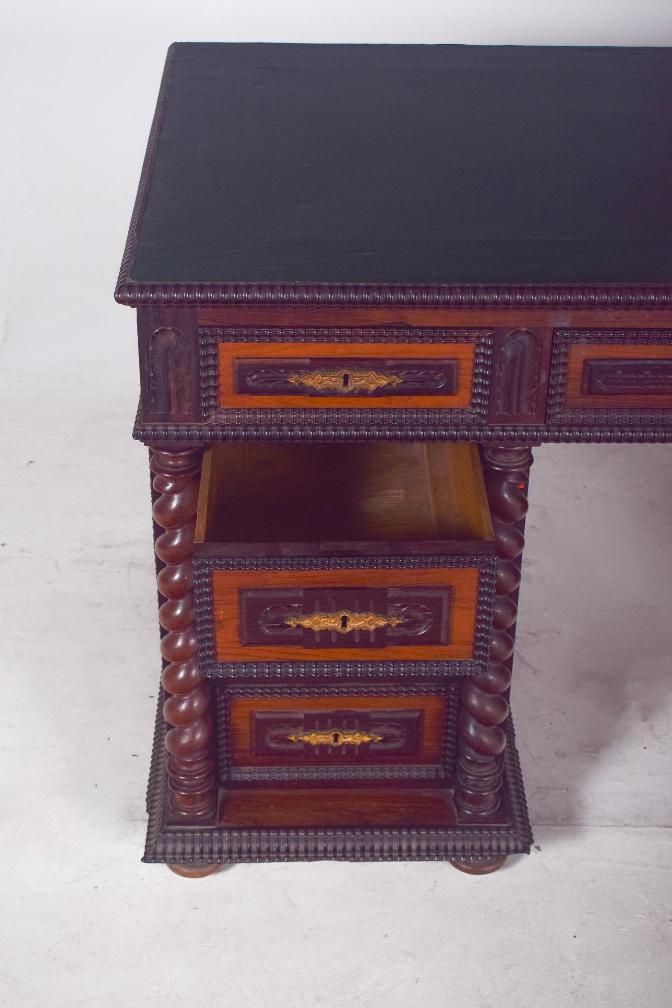 18th Century Antique Portuguese Twisted and Shaken Desk For Sale 7
