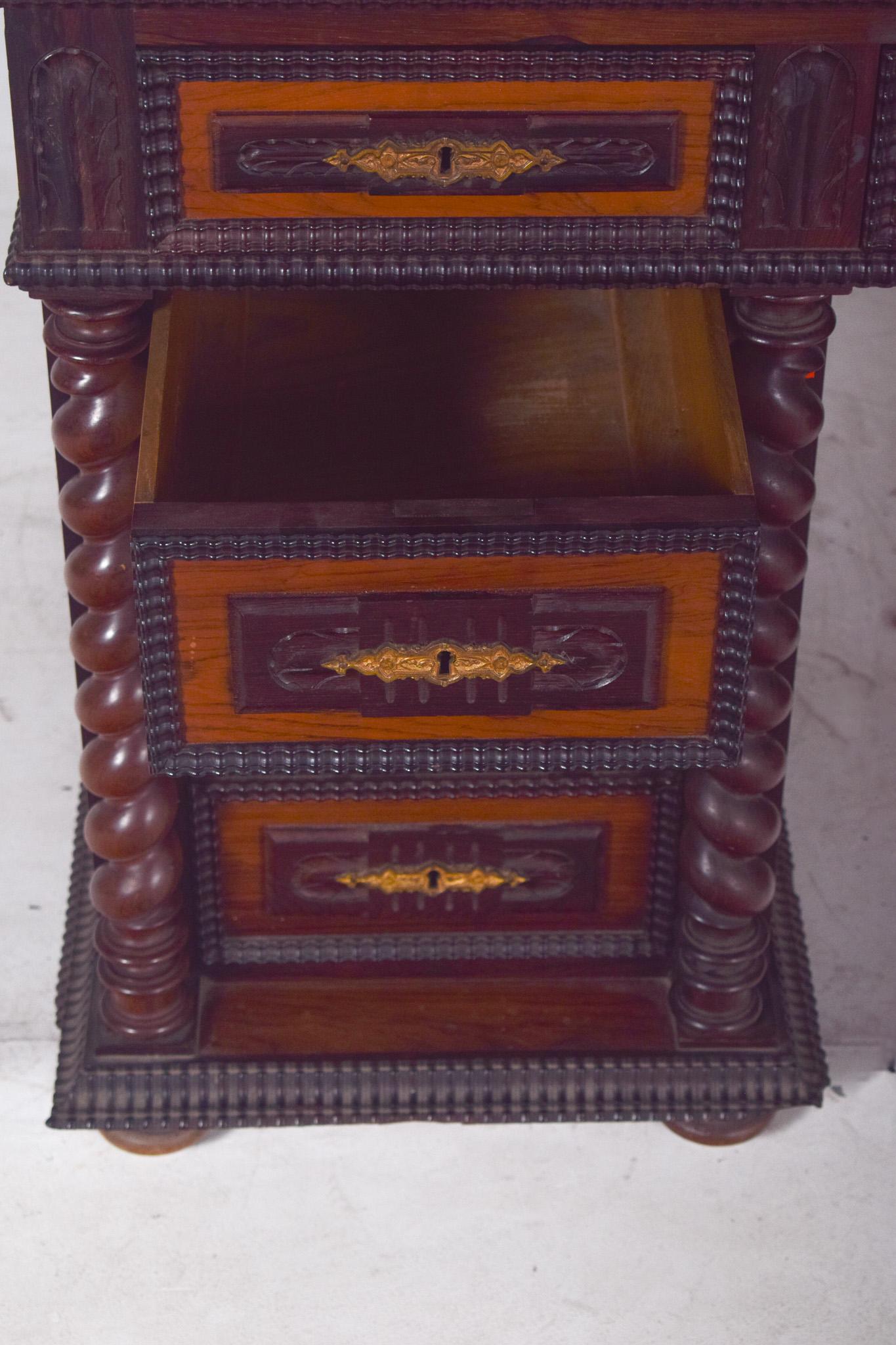18th Century Antique Portuguese Twisted and Shaken Desk For Sale 8