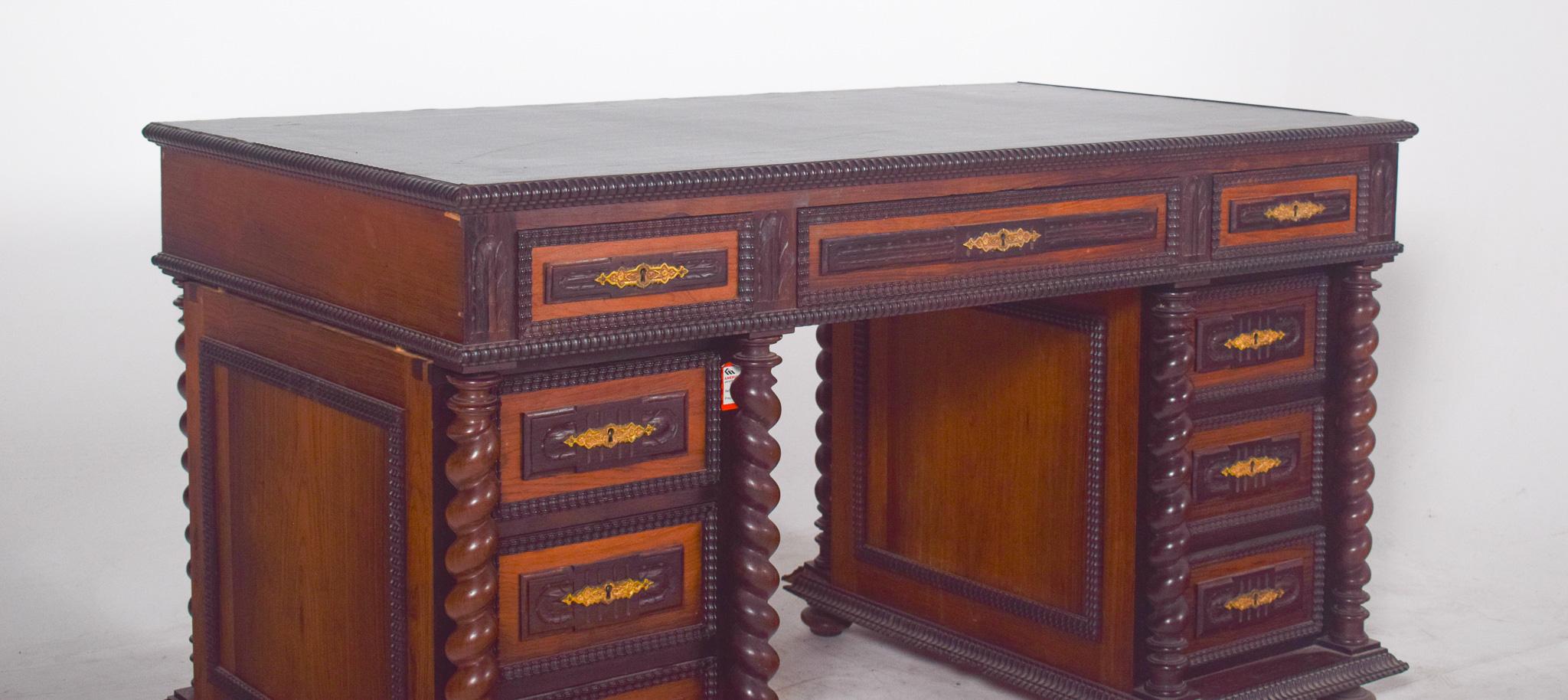 Wood 18th Century Antique Portuguese Twisted and Shaken Desk For Sale
