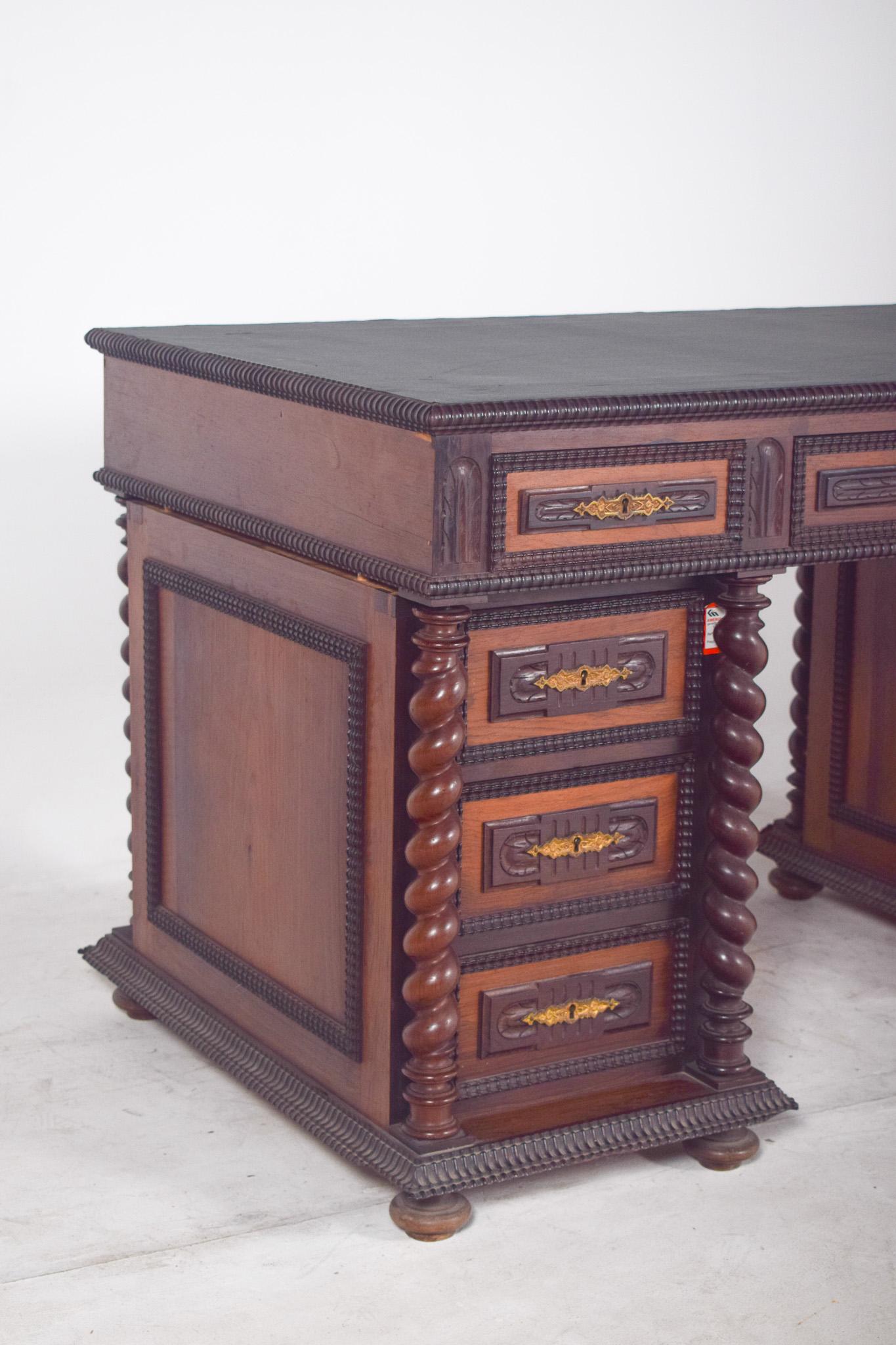 18th Century Antique Portuguese Twisted and Shaken Desk For Sale 1