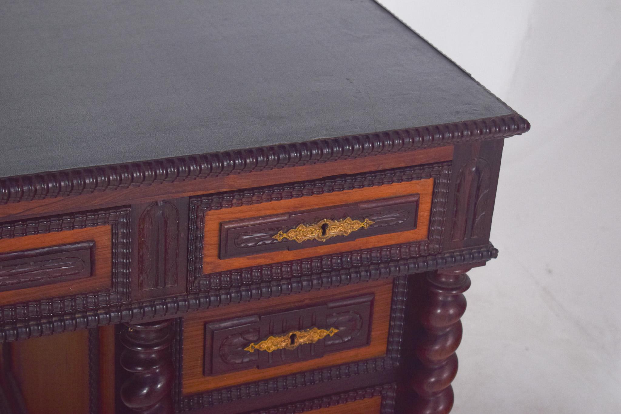 18th Century Antique Portuguese Twisted and Shaken Desk For Sale 4