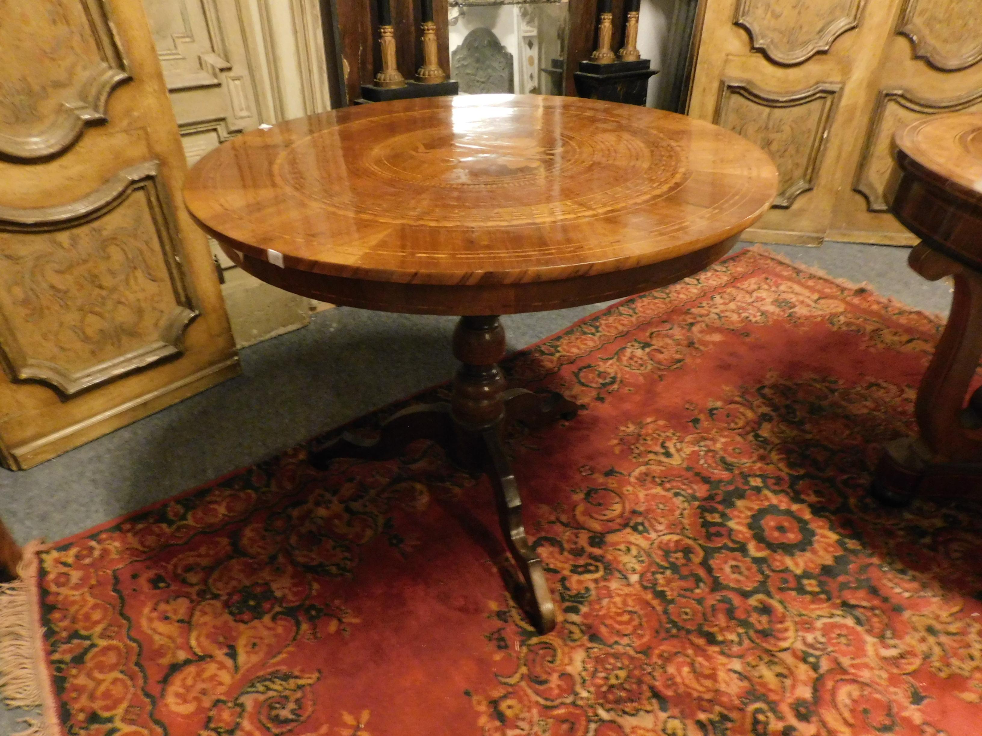 Hand-Carved 18th Century Antique Precious Table Inlaid with Different Woods