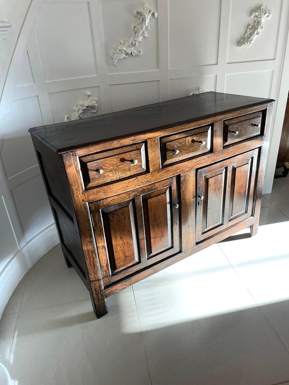 Base de commode en chêne de qualité antique du 18e siècle en vente 7