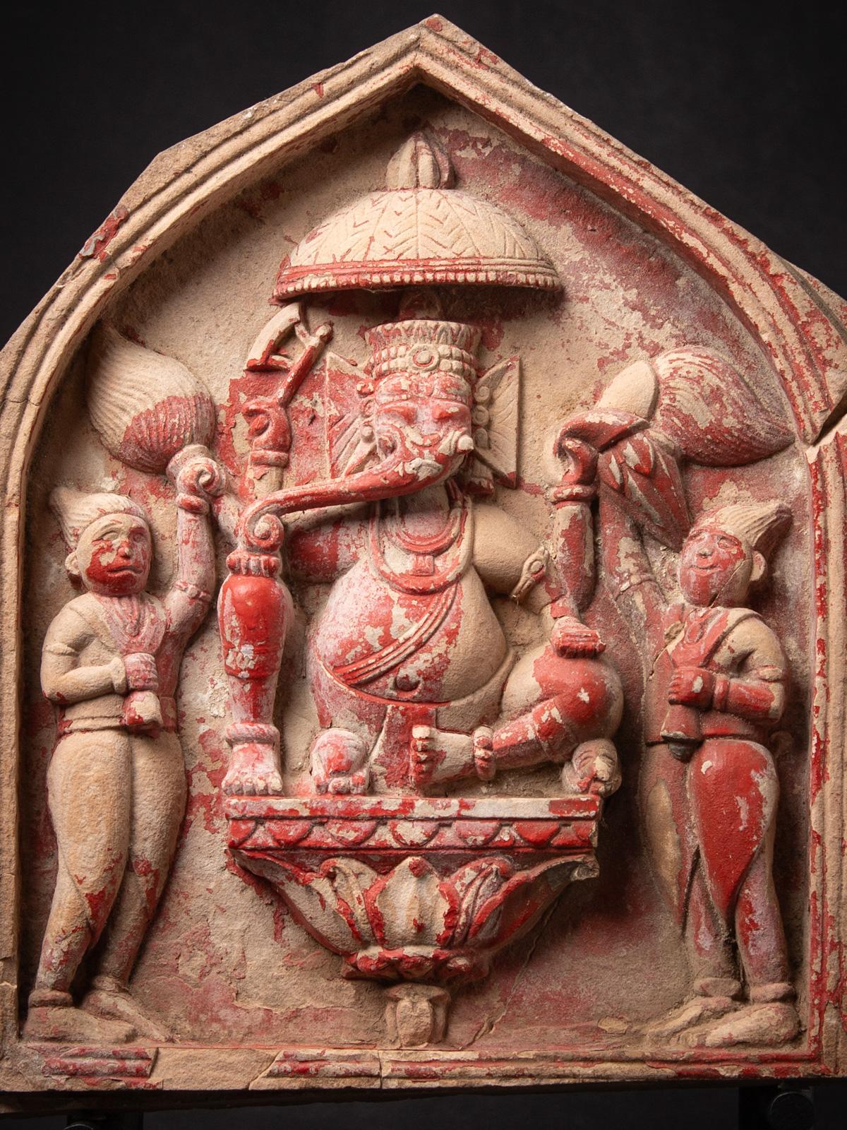 Statua antica di Ganesha in pietra arenaria del XVIII secolo proveniente dall'India in vendita 1