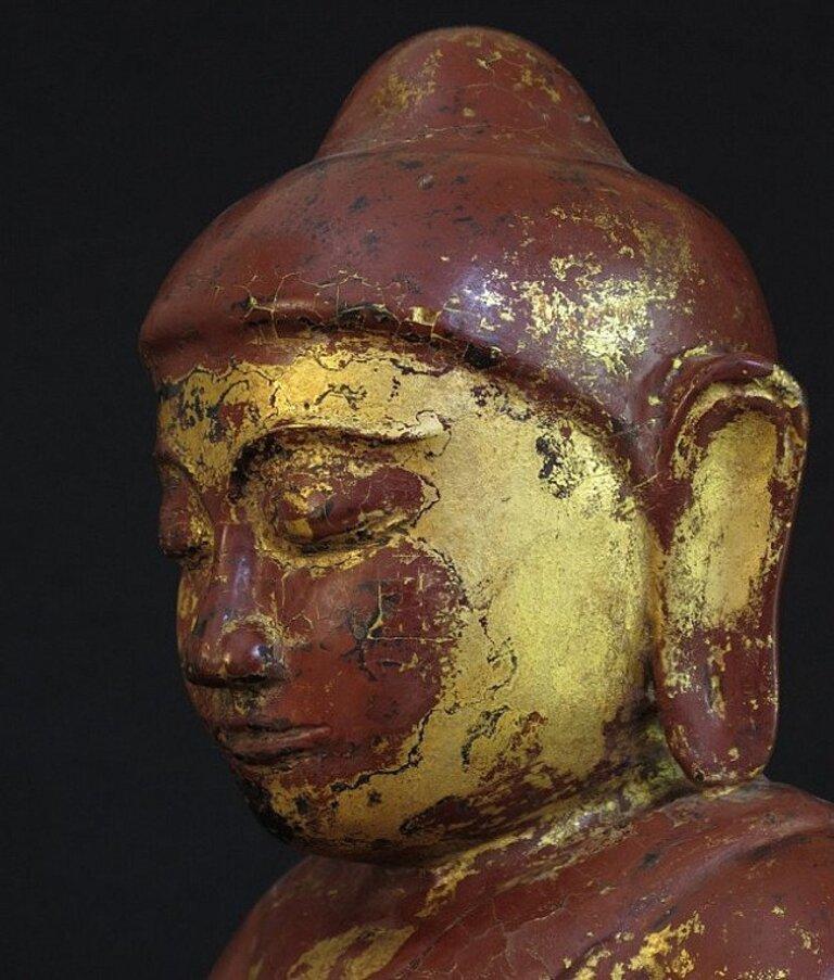 18th Century Antique Sitting Buddha from Burma For Sale 3