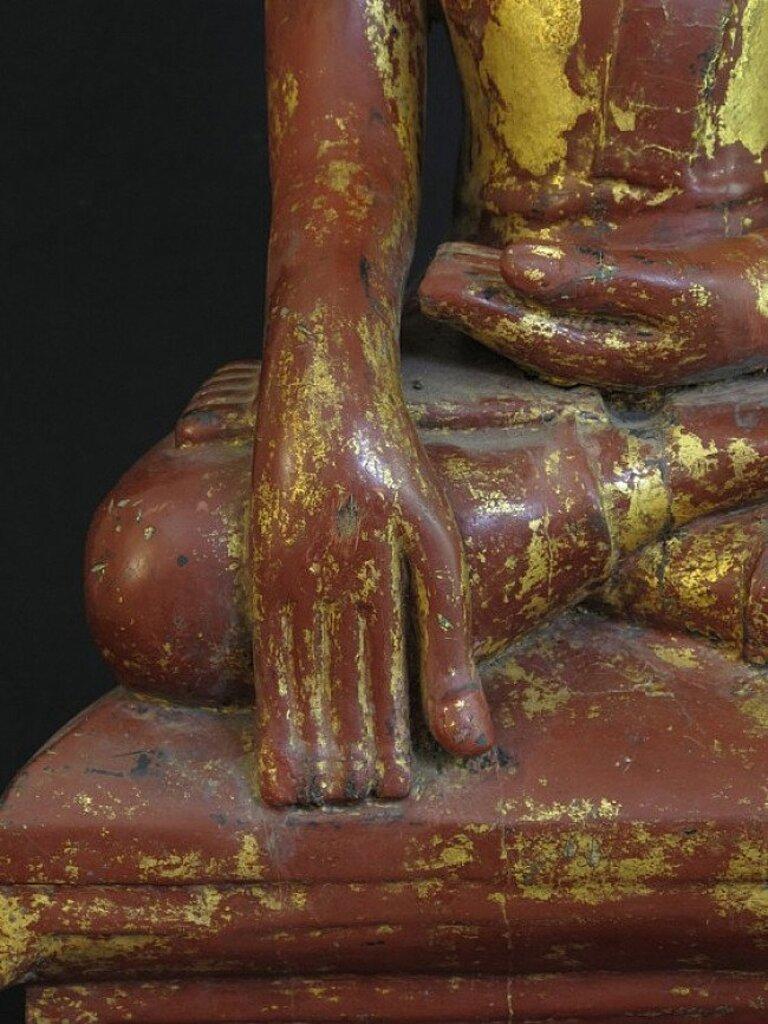 18th Century Antique Sitting Buddha from Burma For Sale 5