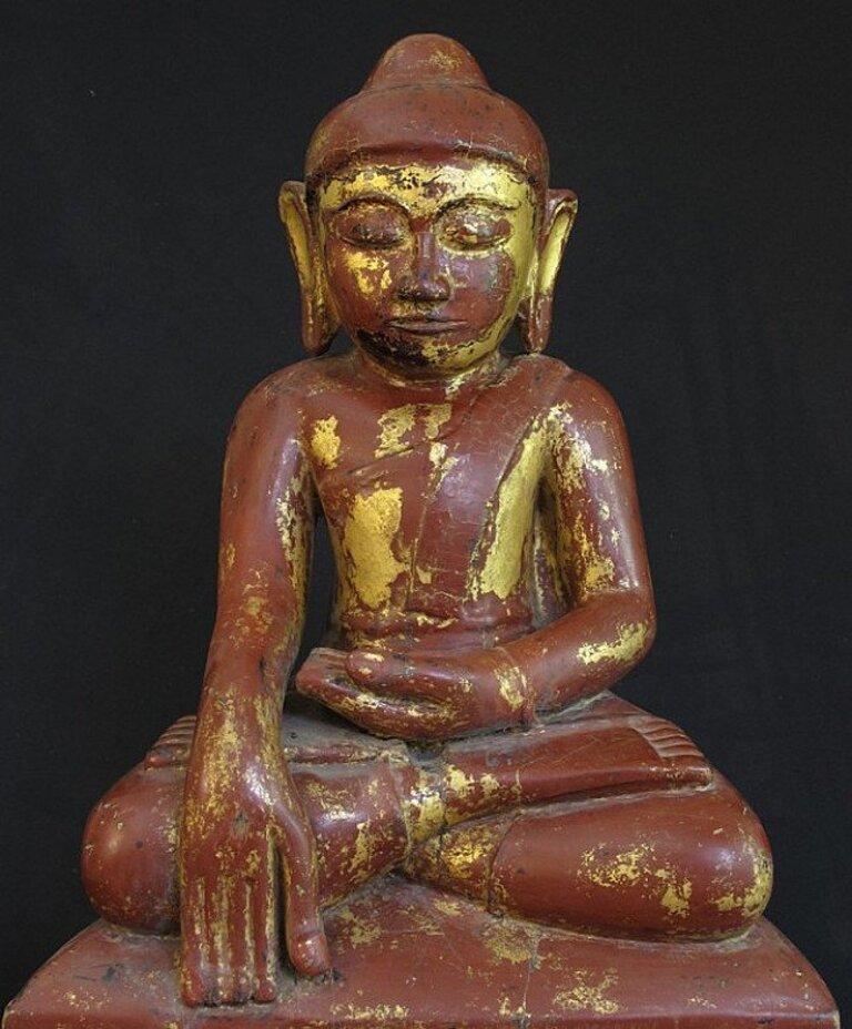 18th Century Antique Sitting Buddha from Burma For Sale 1