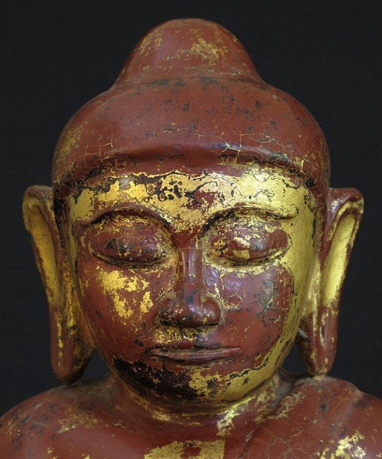 18th Century Antique Sitting Buddha from Burma For Sale 2