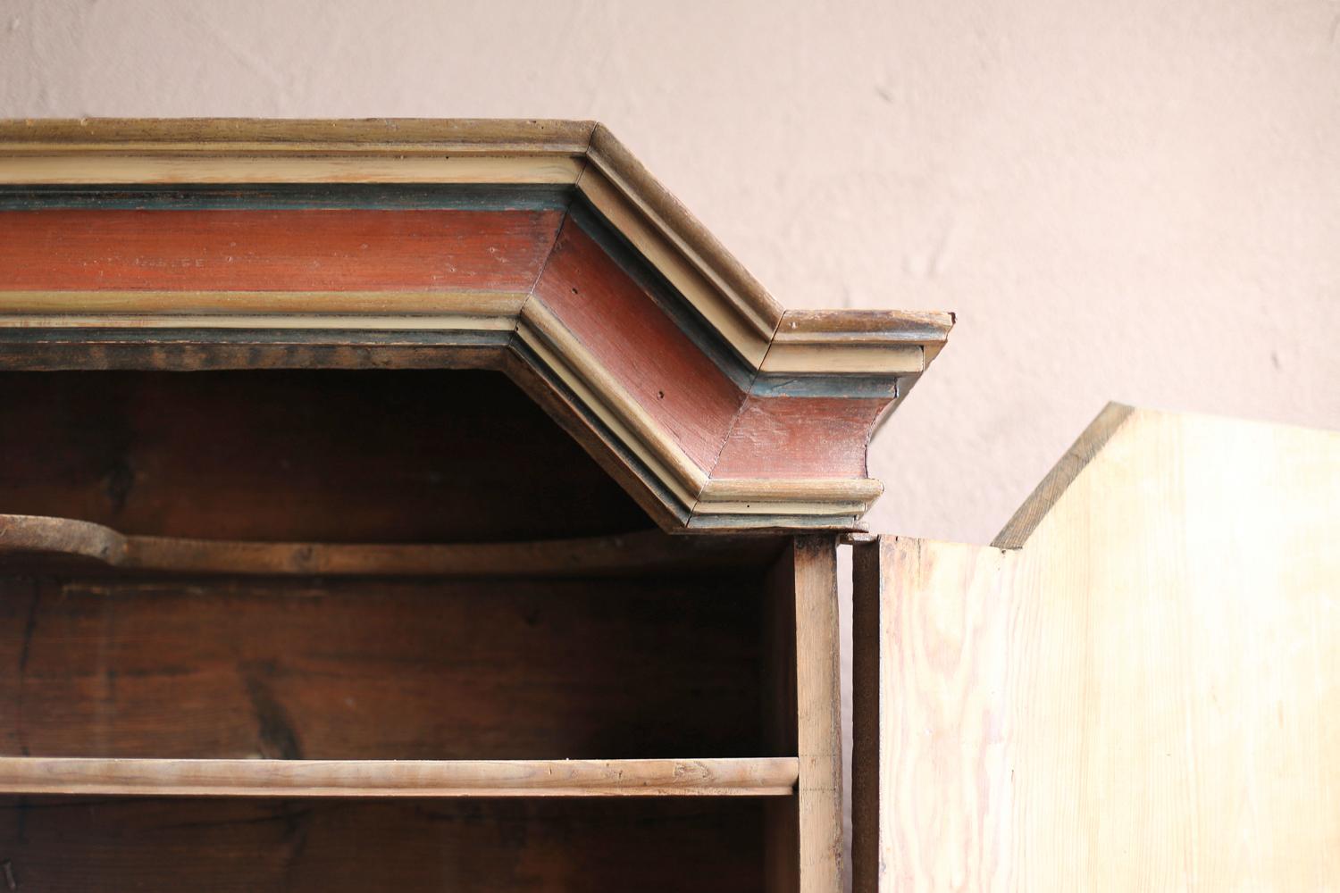 Secrétaire baroque suédois ancien du 18ème siècle peint en rouge en vente 5