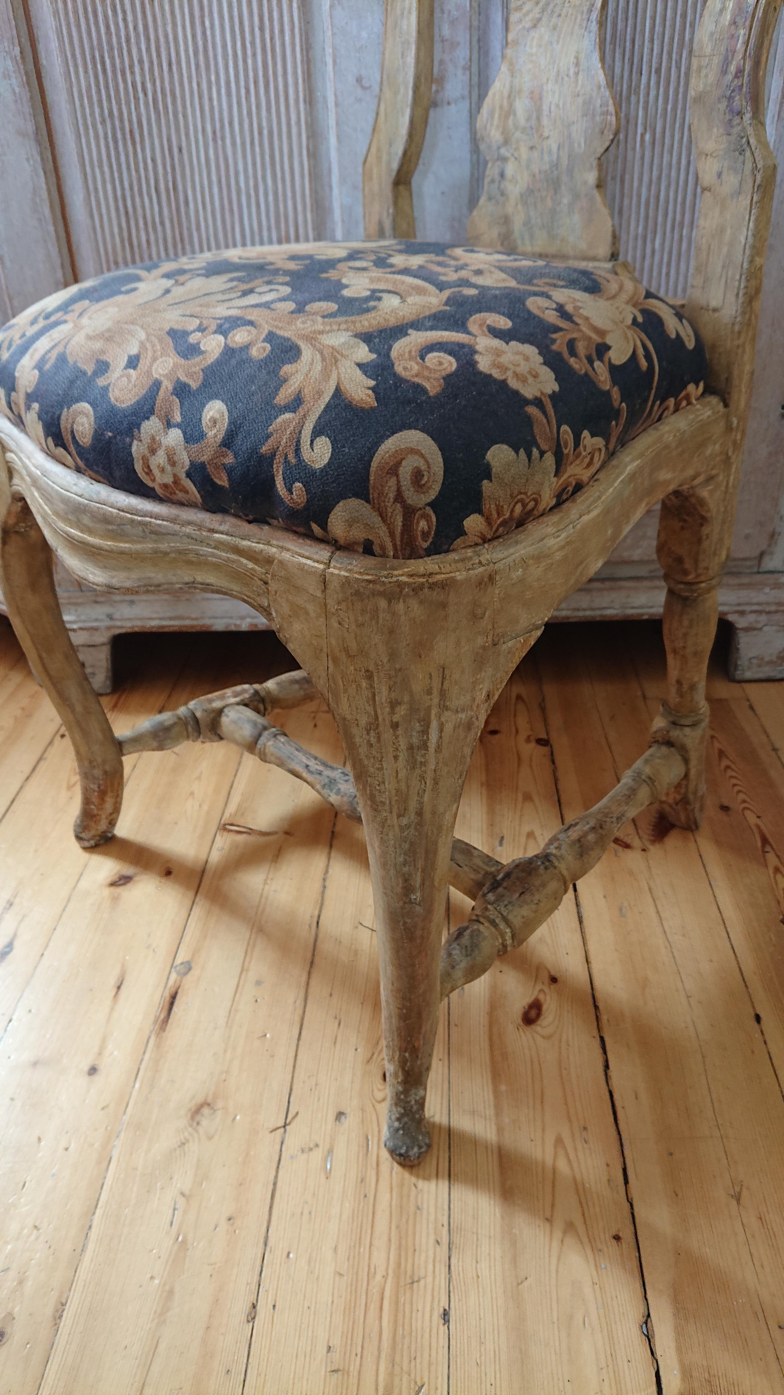 XVIIIe siècle Chaise d'appoint rococo suédoise ancienne du 18ème siècle marquée HGK Royal Provenance en vente