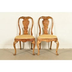Sillas auxiliares antiguas del siglo XVIII, del estilo de Thomas Chippendale, talladas en madera de nudo