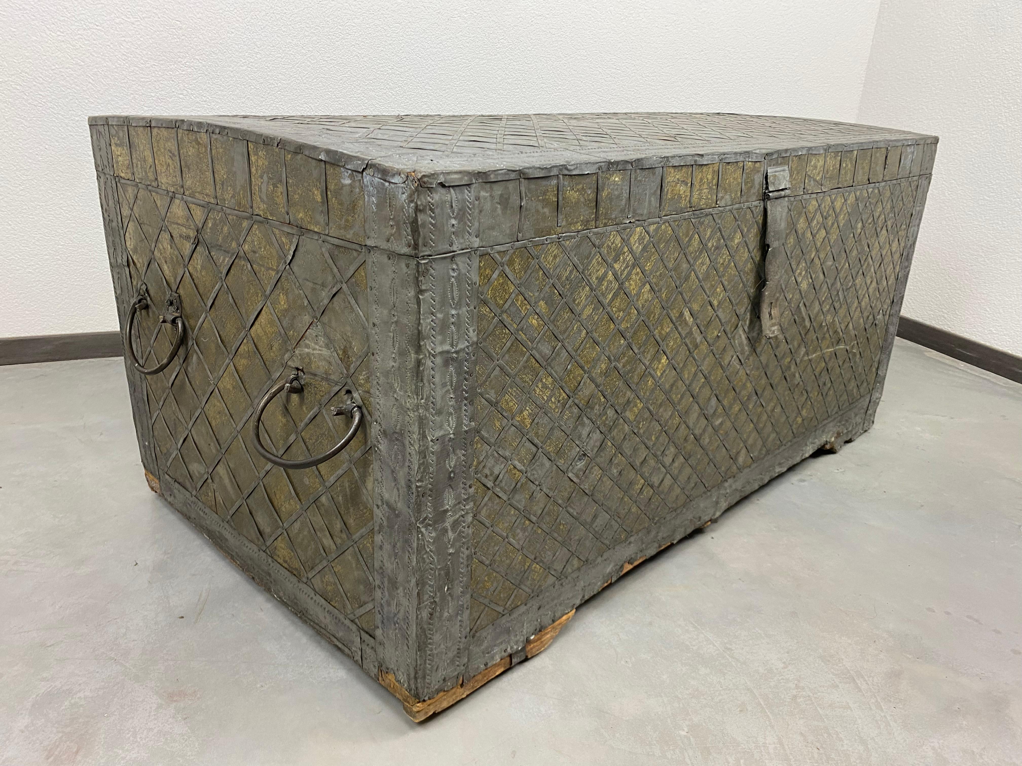 Tin 18th Century Antique Travel Chest For Sale