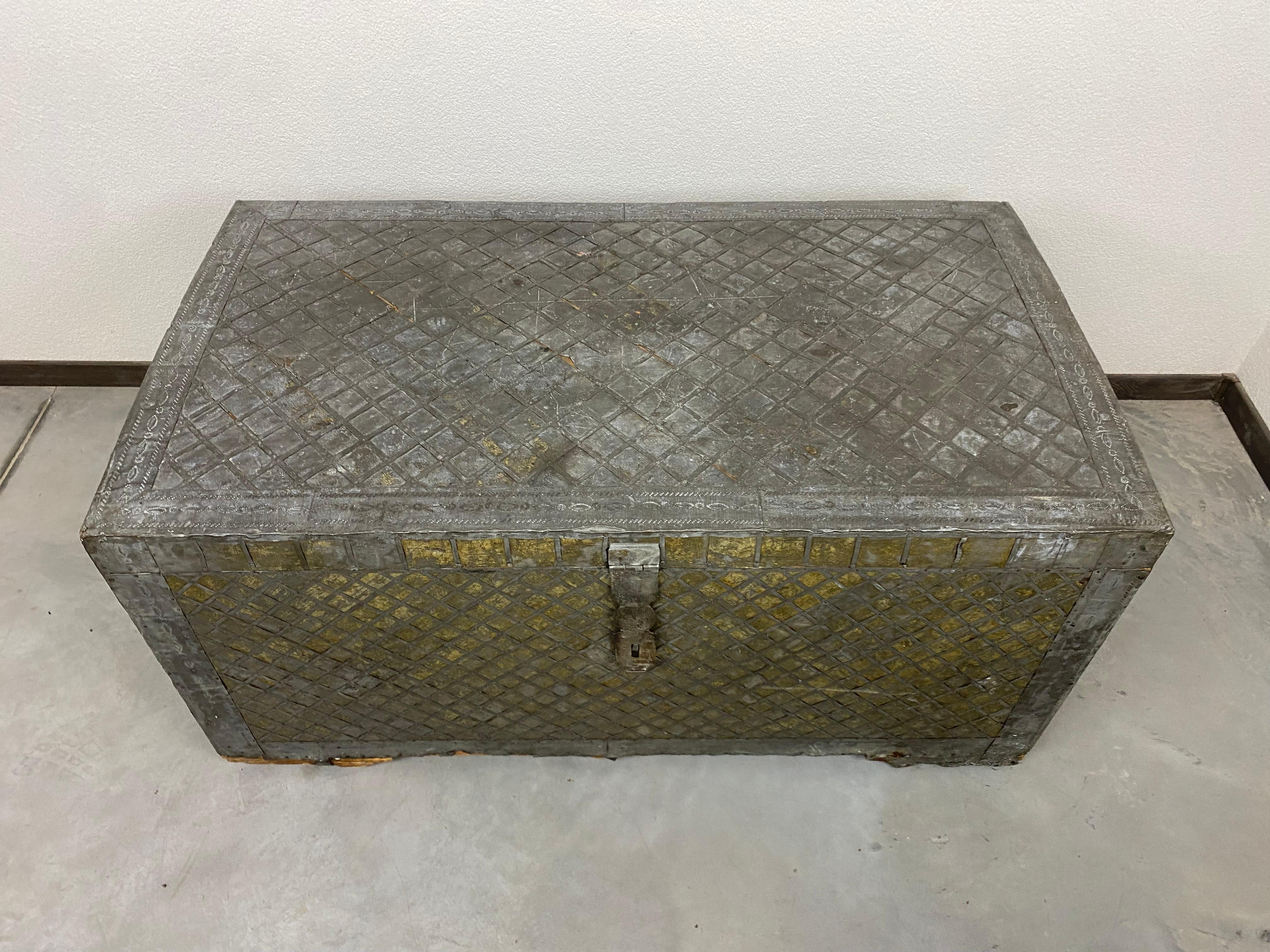 18th Century Antique Travel Chest For Sale 1
