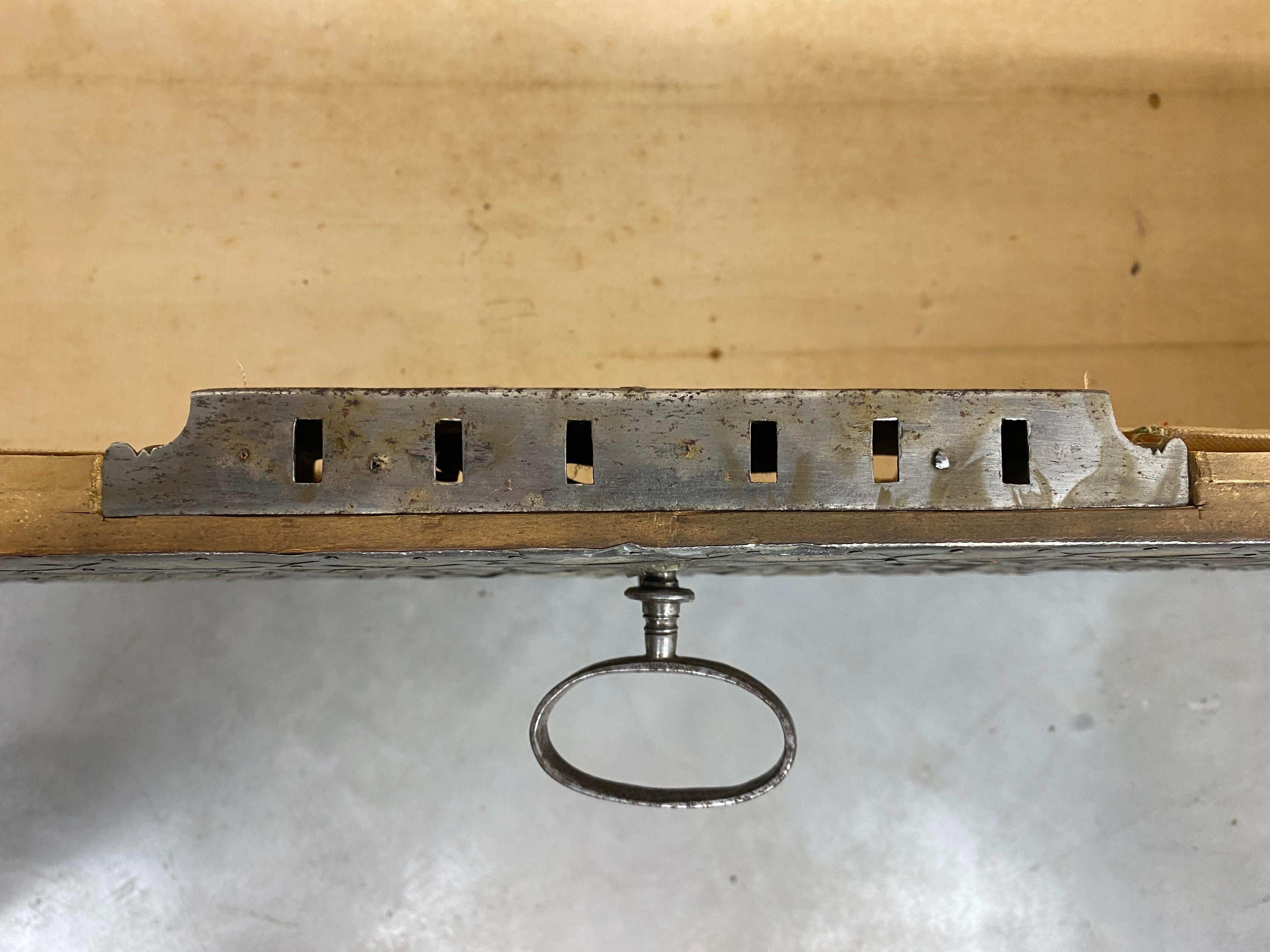 cofre de viaje antiguo del siglo xviii en venta 2