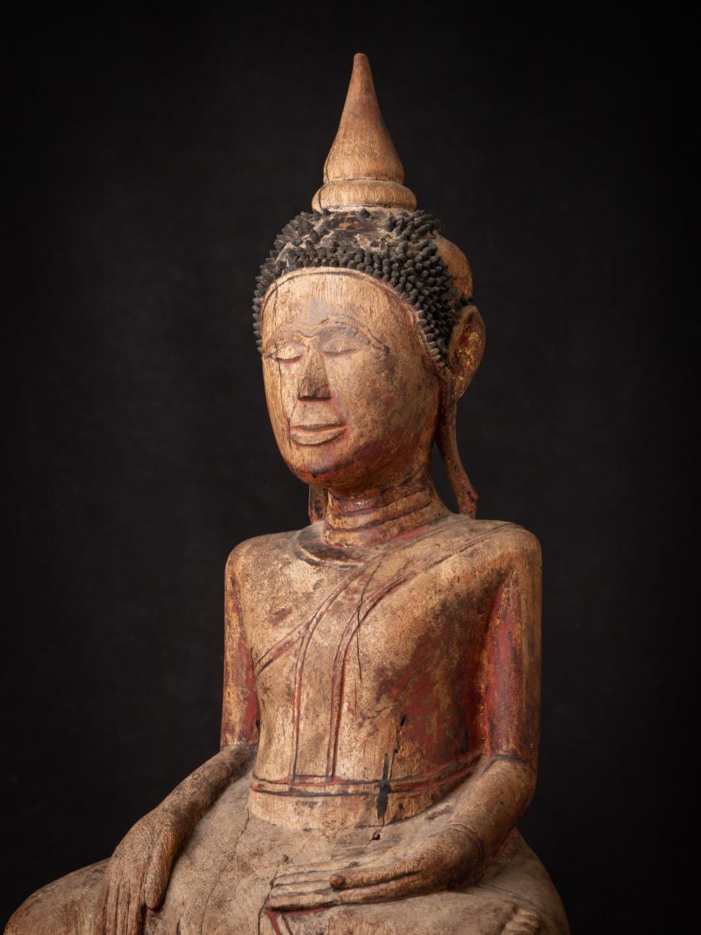 18th century antique wooden Buddha statue from Cambodia in Bhumisparsha mudra For Sale 7