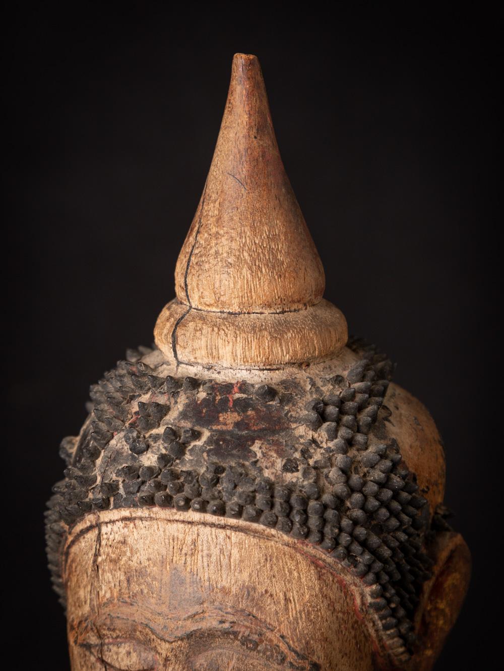18th century antique wooden Buddha statue from Cambodia in Bhumisparsha mudra For Sale 2