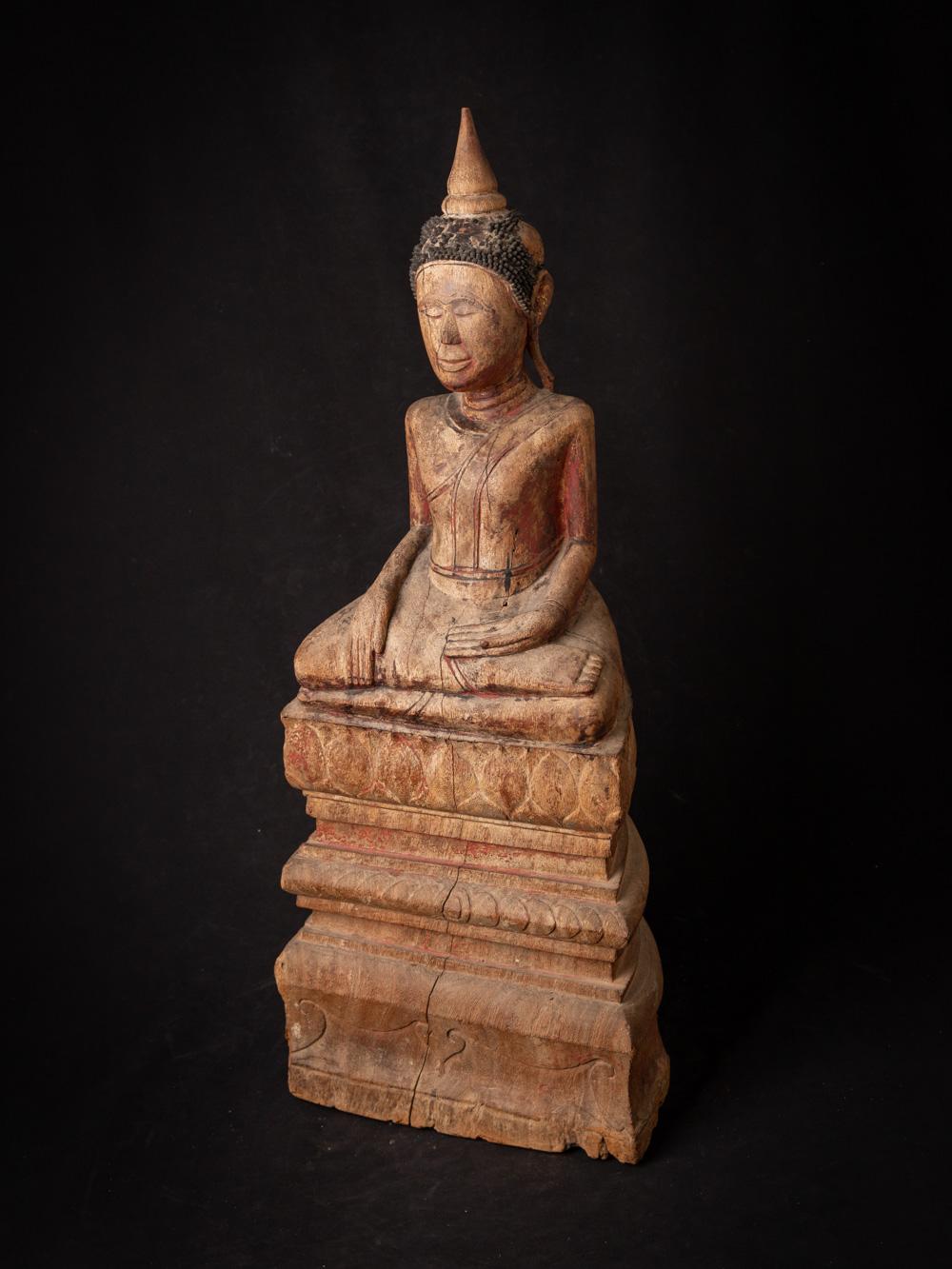 18th century antique wooden Buddha statue from Cambodia in Bhumisparsha mudra For Sale 3