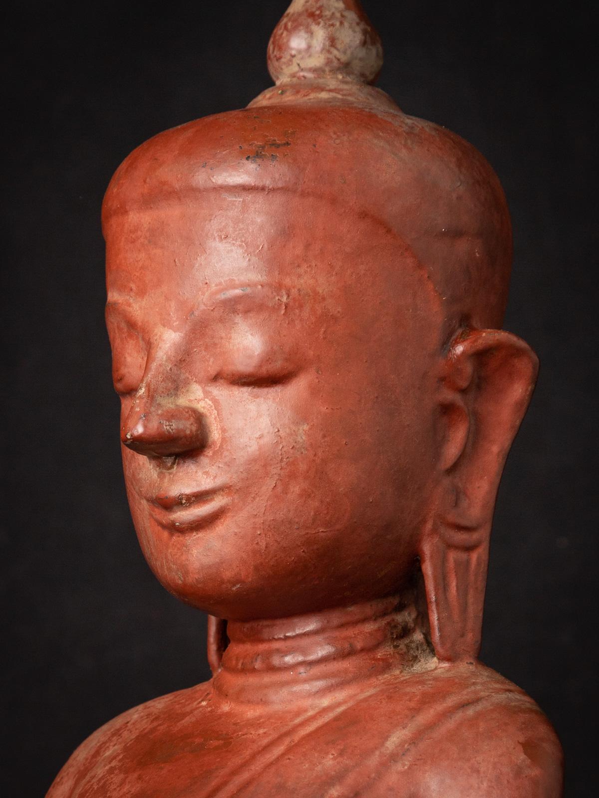 18th century antique wooden Burmese Buddha statue in Bhumisparsha Mudra For Sale 5