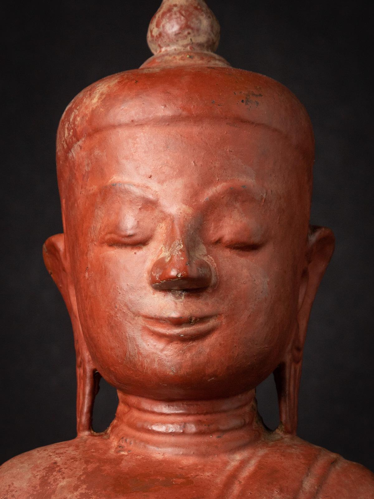 18th century antique wooden Burmese Buddha statue in Bhumisparsha Mudra For Sale 6