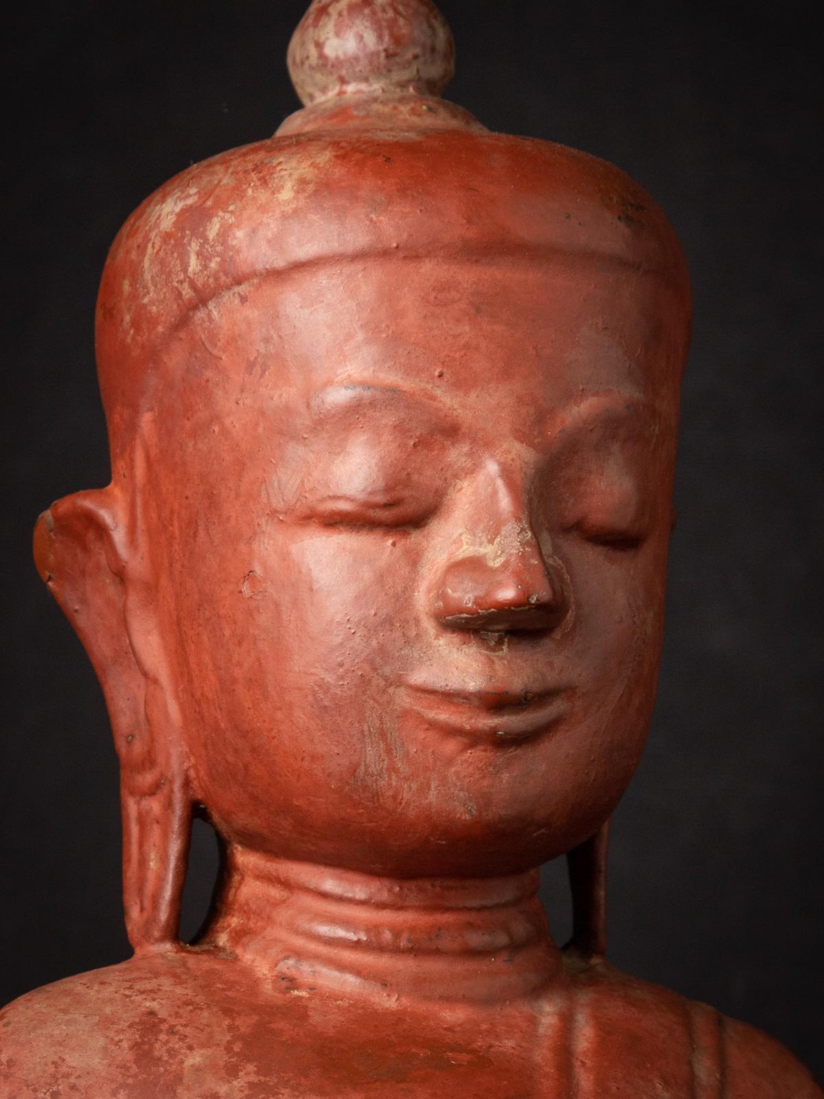 18th century antique wooden Burmese Buddha statue in Bhumisparsha Mudra For Sale 7
