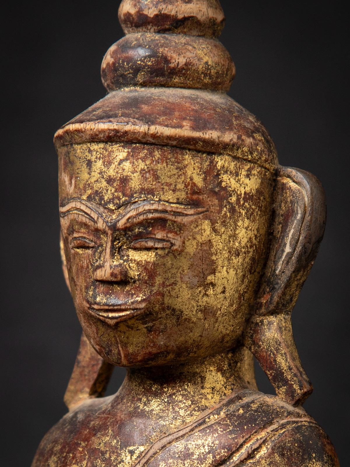 statue de Bouddha birman ancien en bois du 18ème siècle au Bhumisparsha Mudra en vente 6
