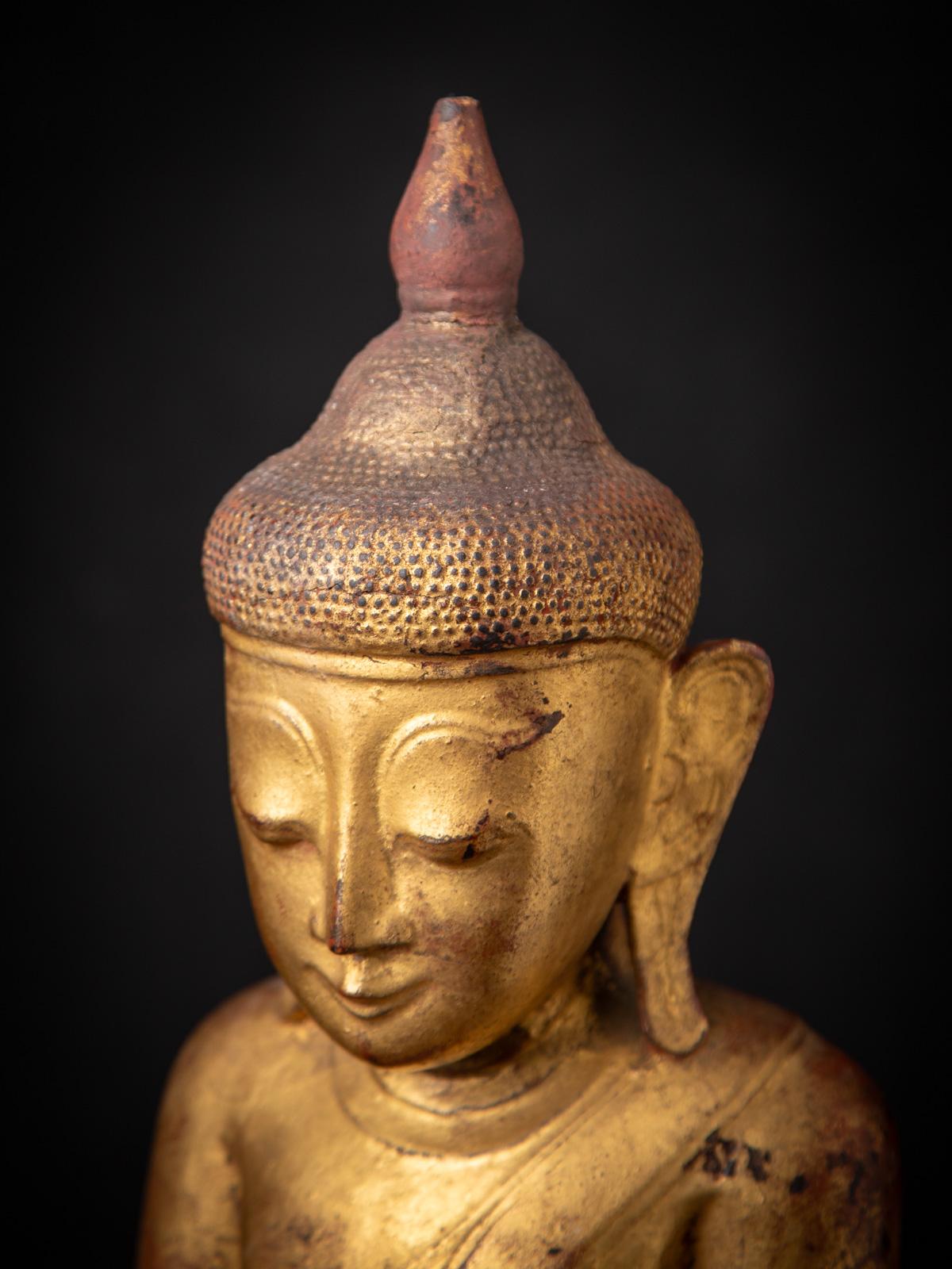 statue de Bouddha birman antique en bois du 18e siècle en Bhumisparsha mudra en vente 6