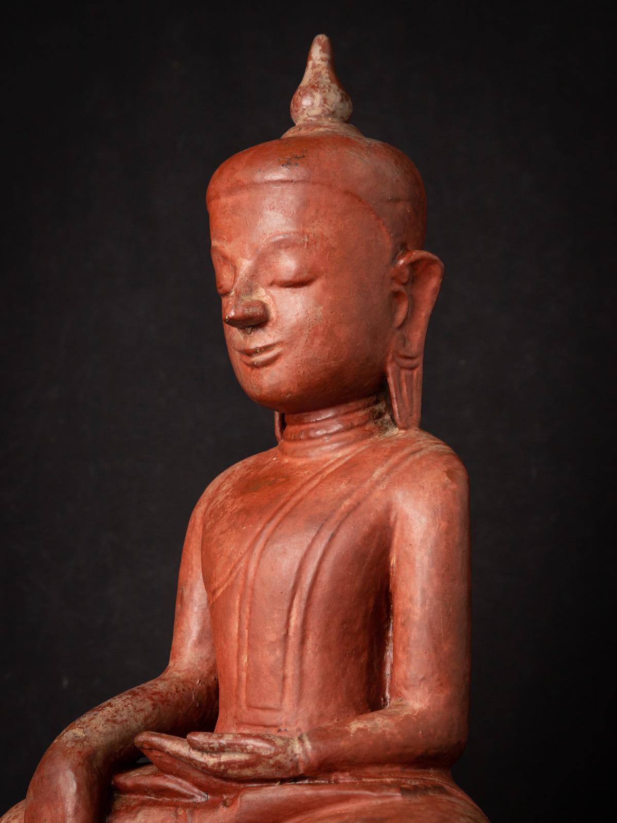 18th century antique wooden Burmese Buddha statue in Bhumisparsha Mudra For Sale 8