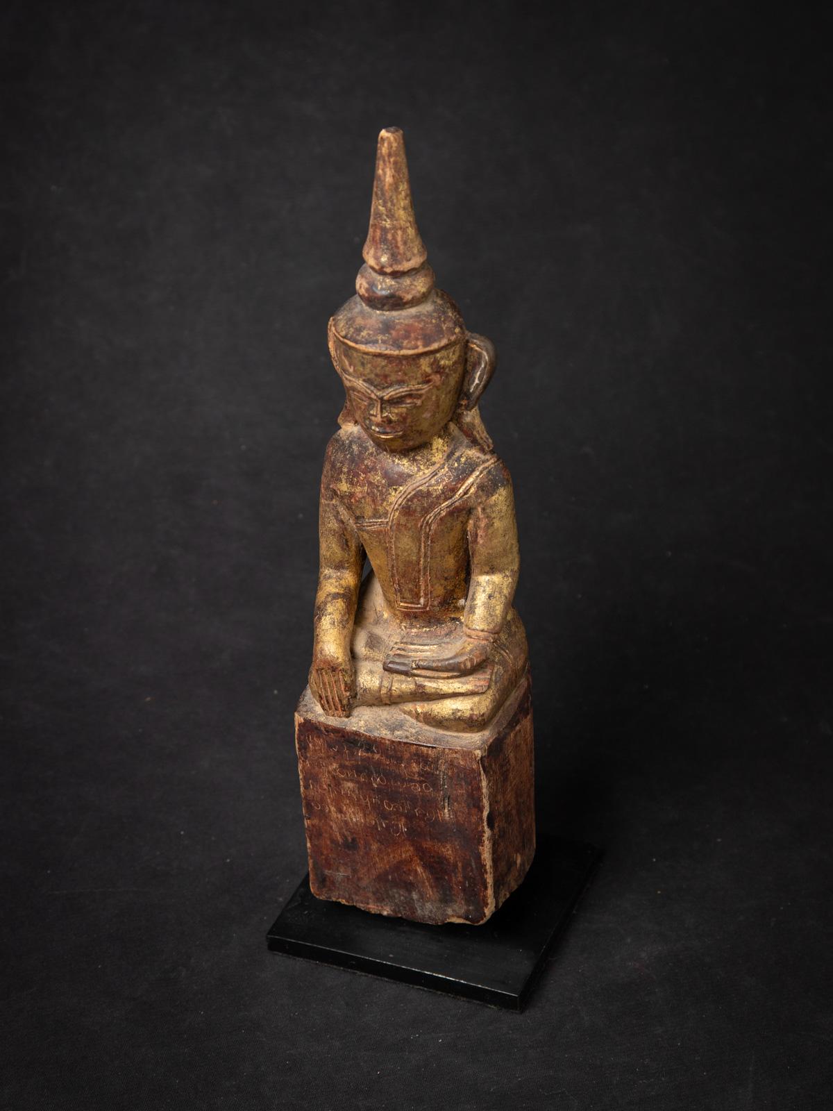 statue de Bouddha birman ancien en bois du 18ème siècle au Bhumisparsha Mudra en vente 7