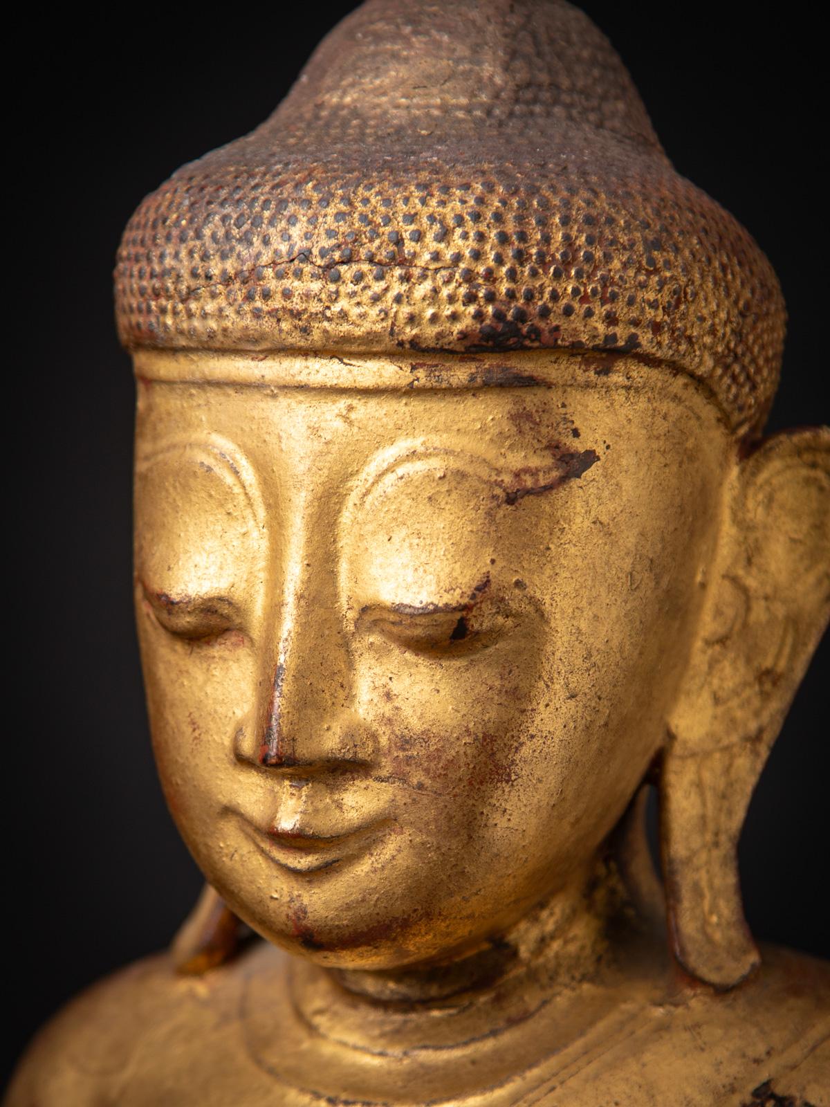 statue de Bouddha birman antique en bois du 18e siècle en Bhumisparsha mudra en vente 7