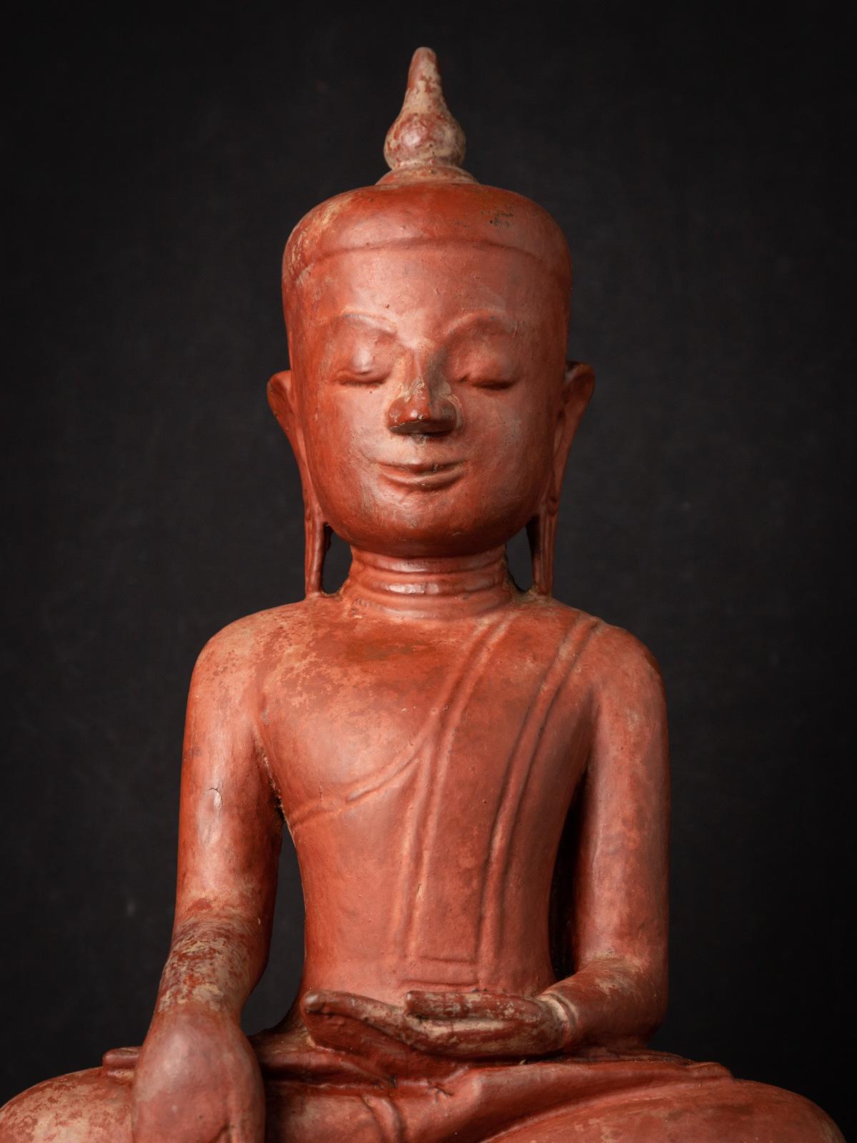 18th century antique wooden Burmese Buddha statue in Bhumisparsha Mudra For Sale 9