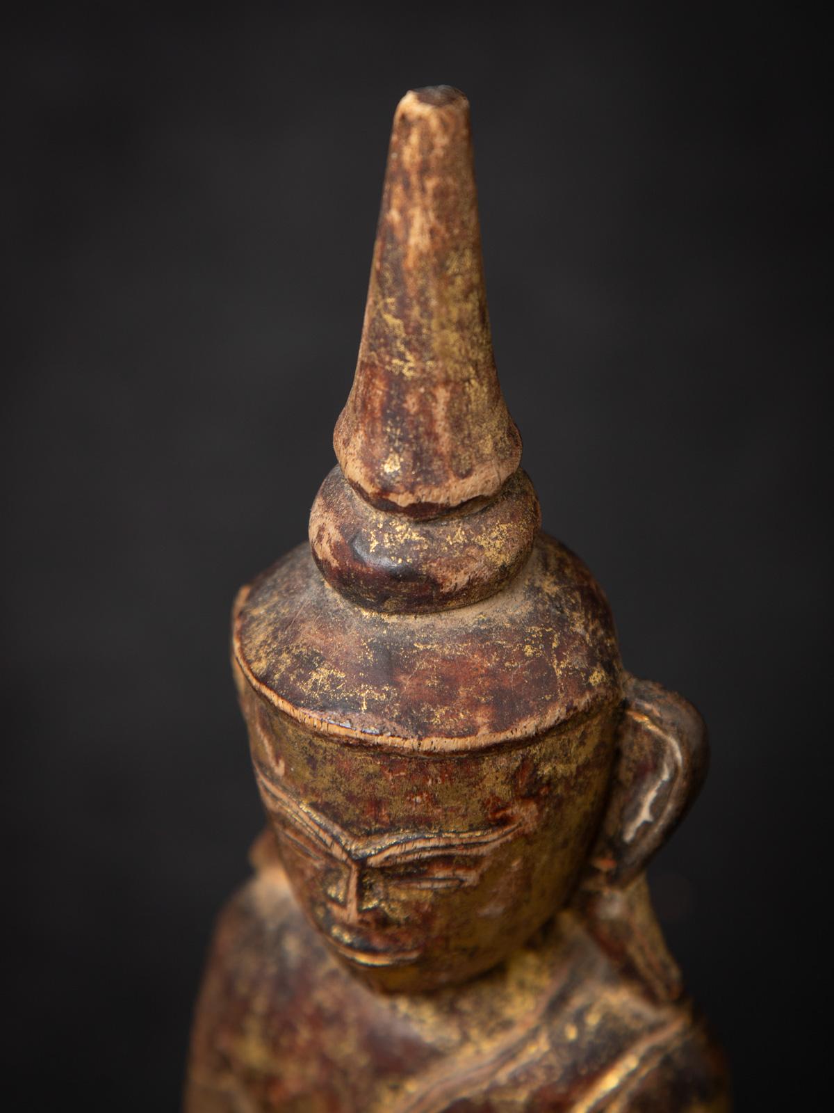 statue de Bouddha birman ancien en bois du 18ème siècle au Bhumisparsha Mudra en vente 8