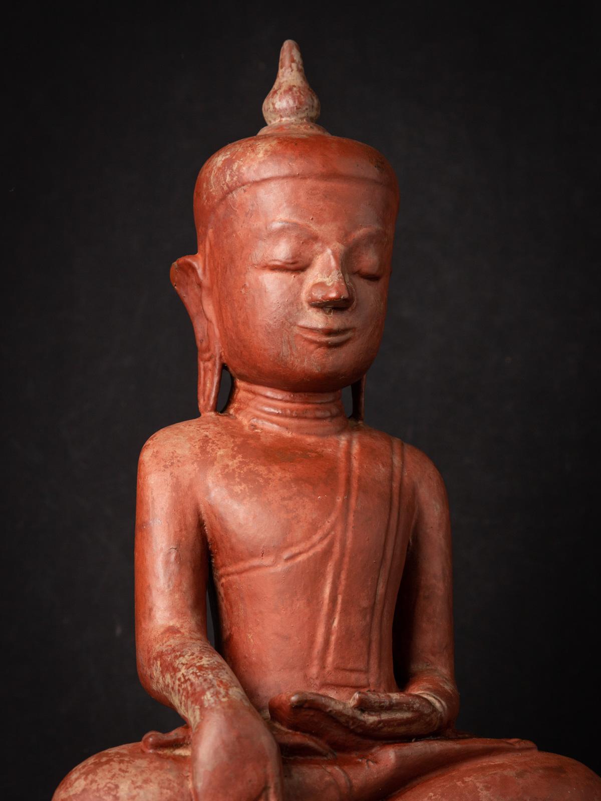 18th century antique wooden Burmese Buddha statue in Bhumisparsha Mudra For Sale 10