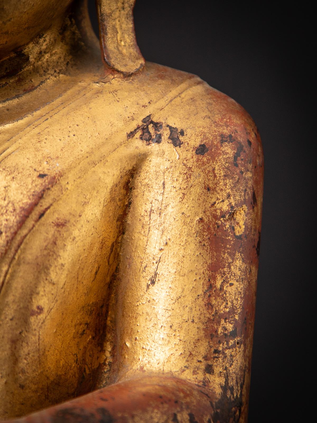 statue de Bouddha birman antique en bois du 18e siècle en Bhumisparsha mudra en vente 9