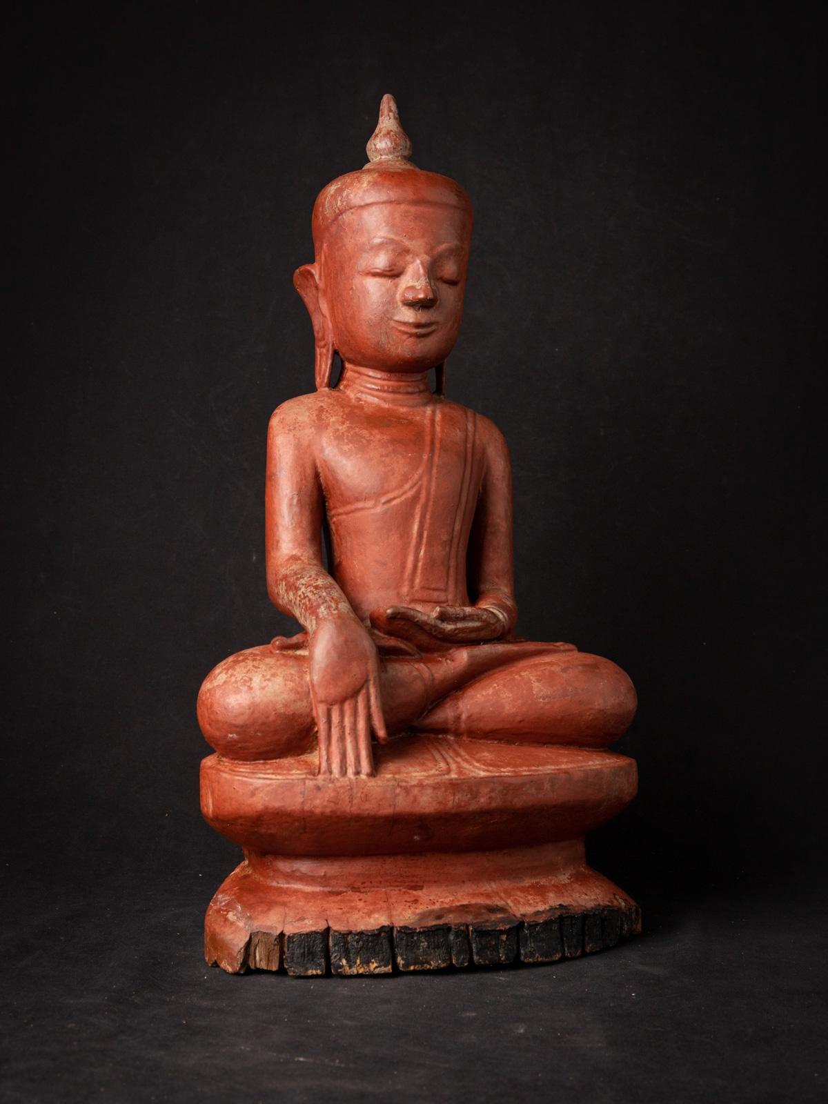 18th century antique wooden Burmese Buddha statue in Bhumisparsha Mudra For Sale 11