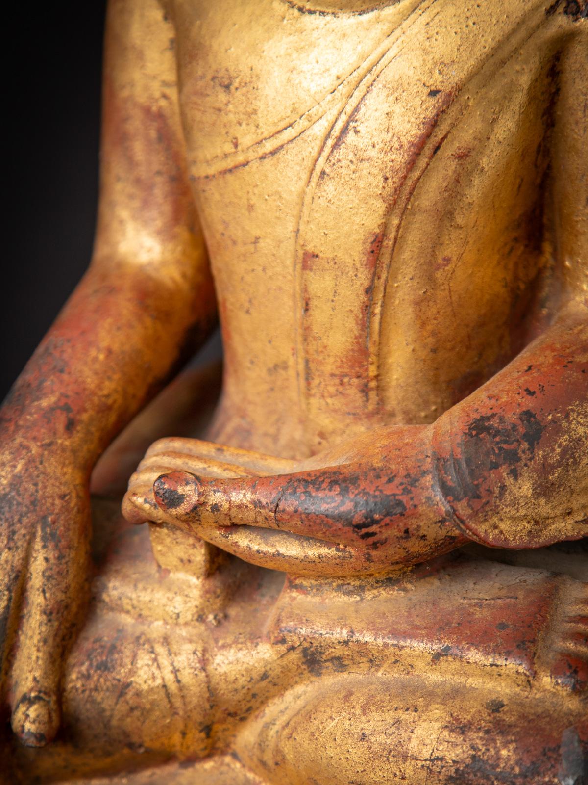 statue de Bouddha birman antique en bois du 18e siècle en Bhumisparsha mudra en vente 10