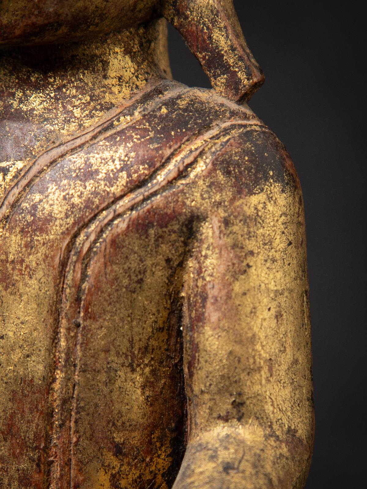 statue de Bouddha birman ancien en bois du 18ème siècle au Bhumisparsha Mudra en vente 11