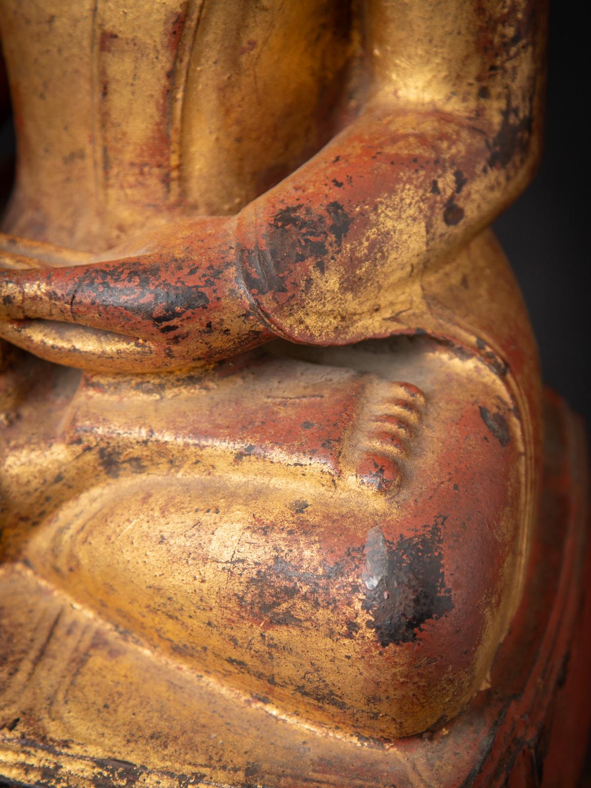 statue de Bouddha birman antique en bois du 18e siècle en Bhumisparsha mudra en vente 11