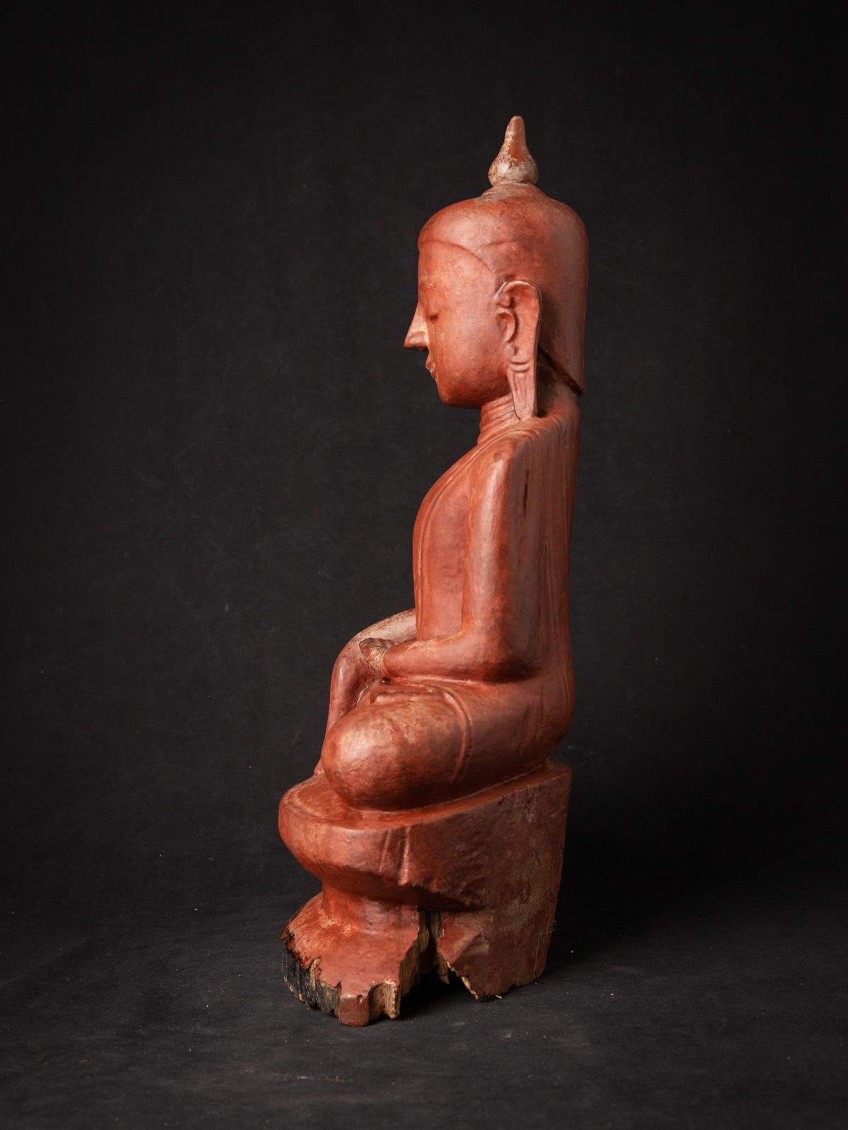 18th century antique wooden Burmese Buddha statue in Bhumisparsha Mudra For Sale 14