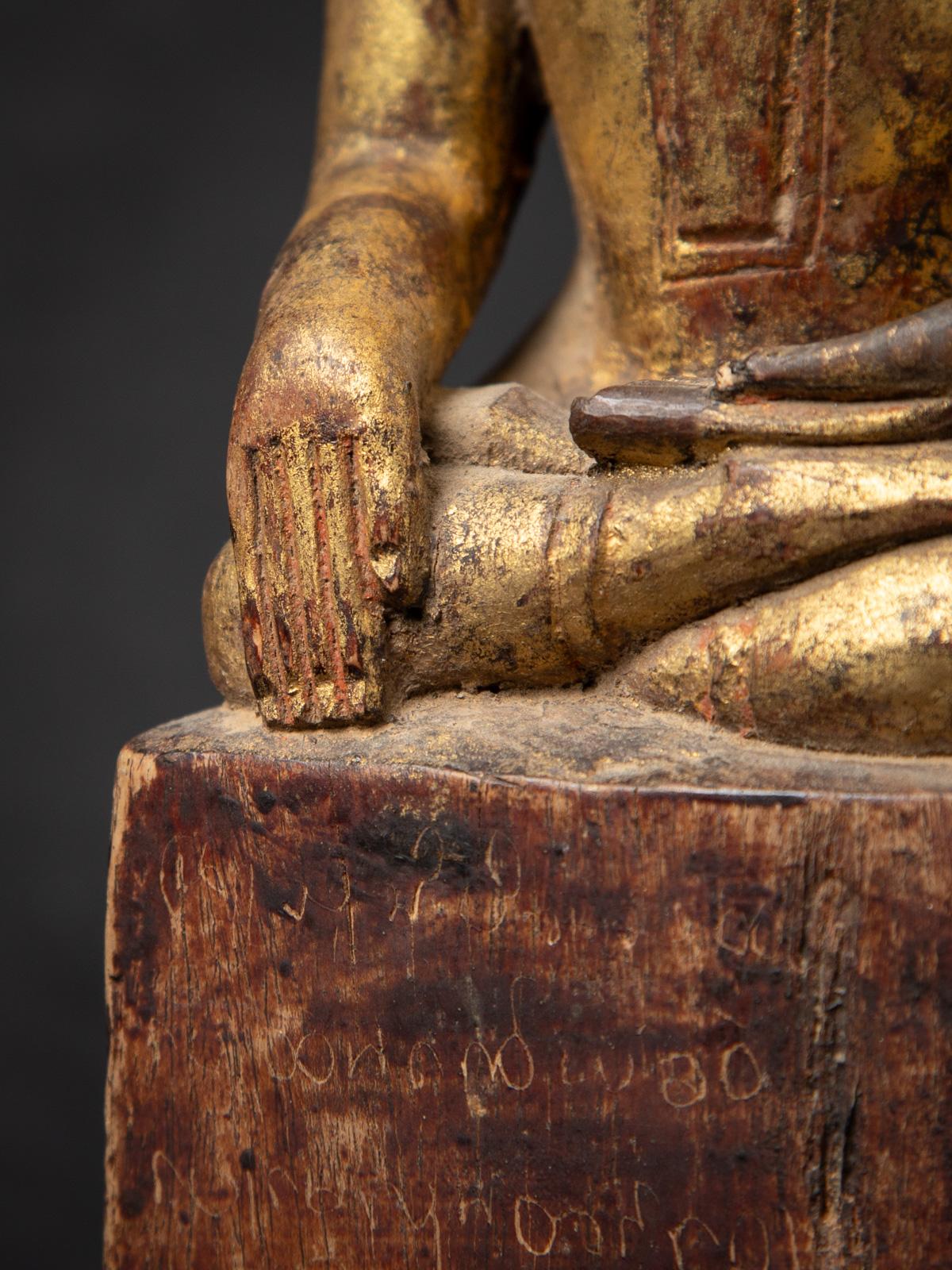 statue de Bouddha birman ancien en bois du 18ème siècle au Bhumisparsha Mudra en vente 13