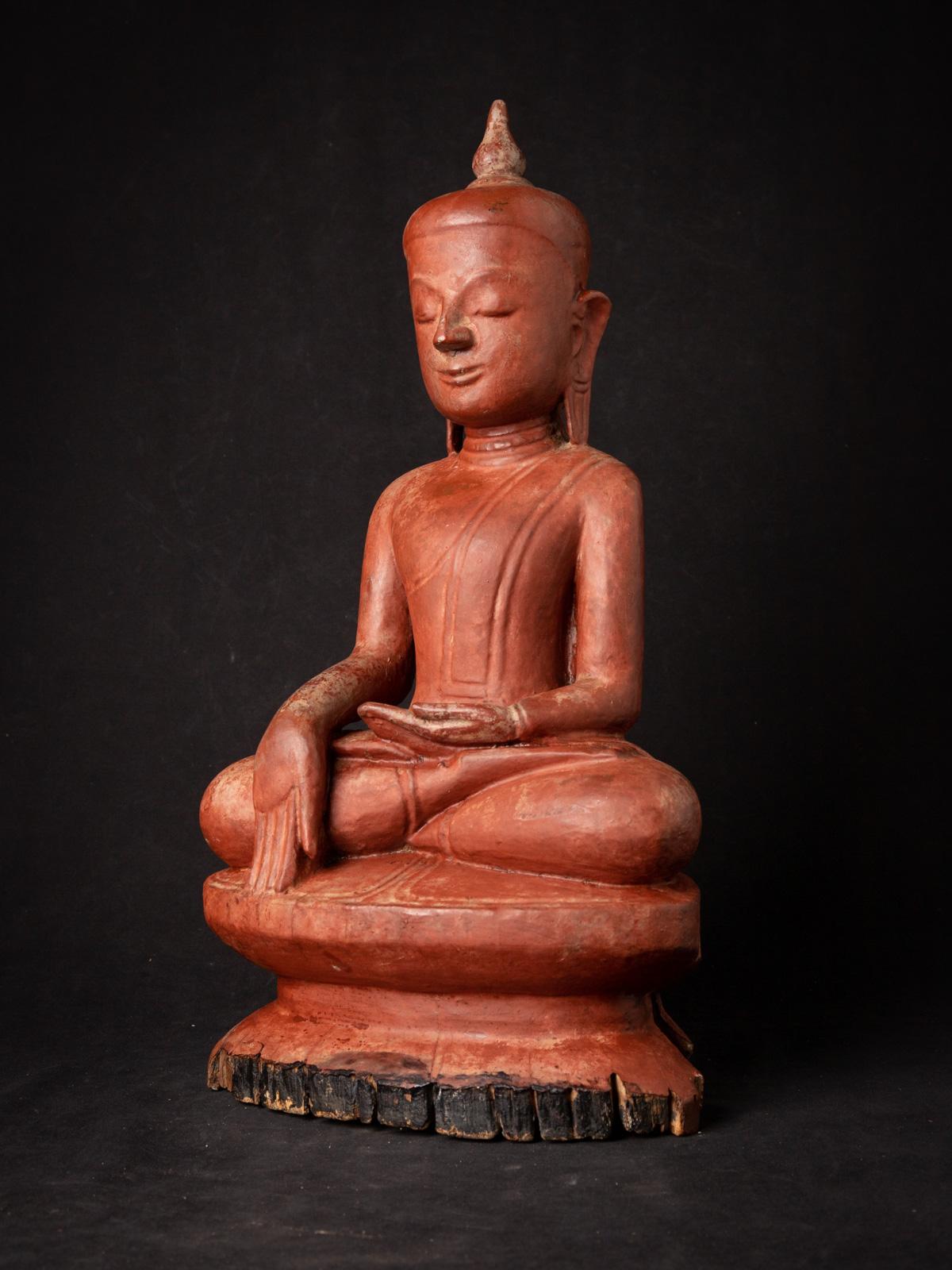 18th century antique wooden Burmese Buddha statue in Bhumisparsha Mudra For Sale 15