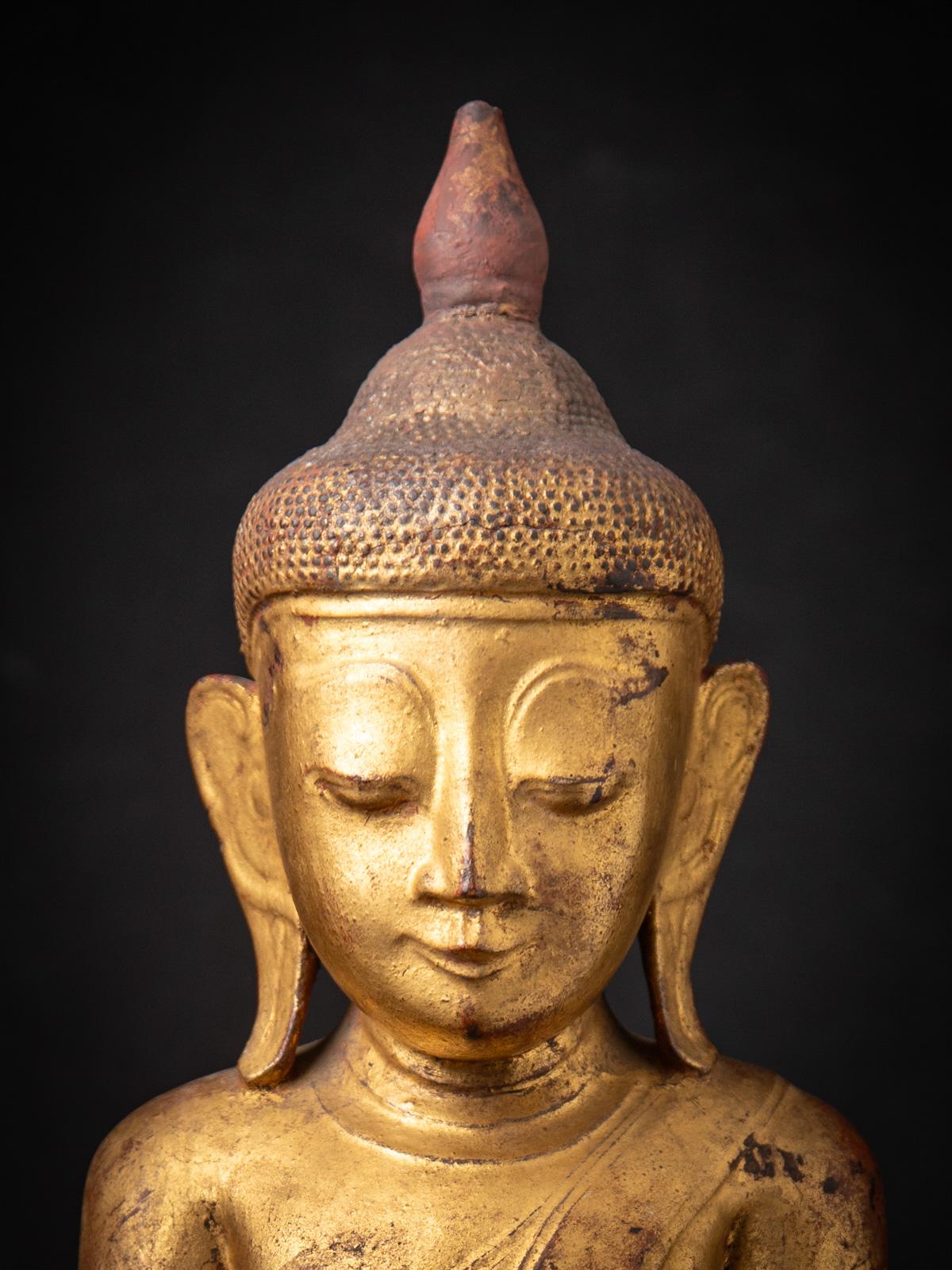Birman statue de Bouddha birman antique en bois du 18e siècle en Bhumisparsha mudra en vente