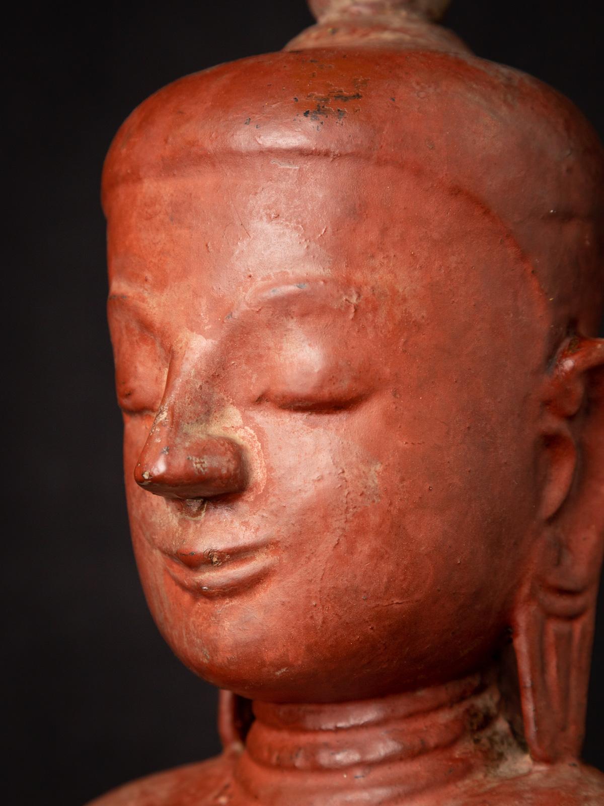 18th century antique wooden Burmese Buddha statue in Bhumisparsha Mudra For Sale 1