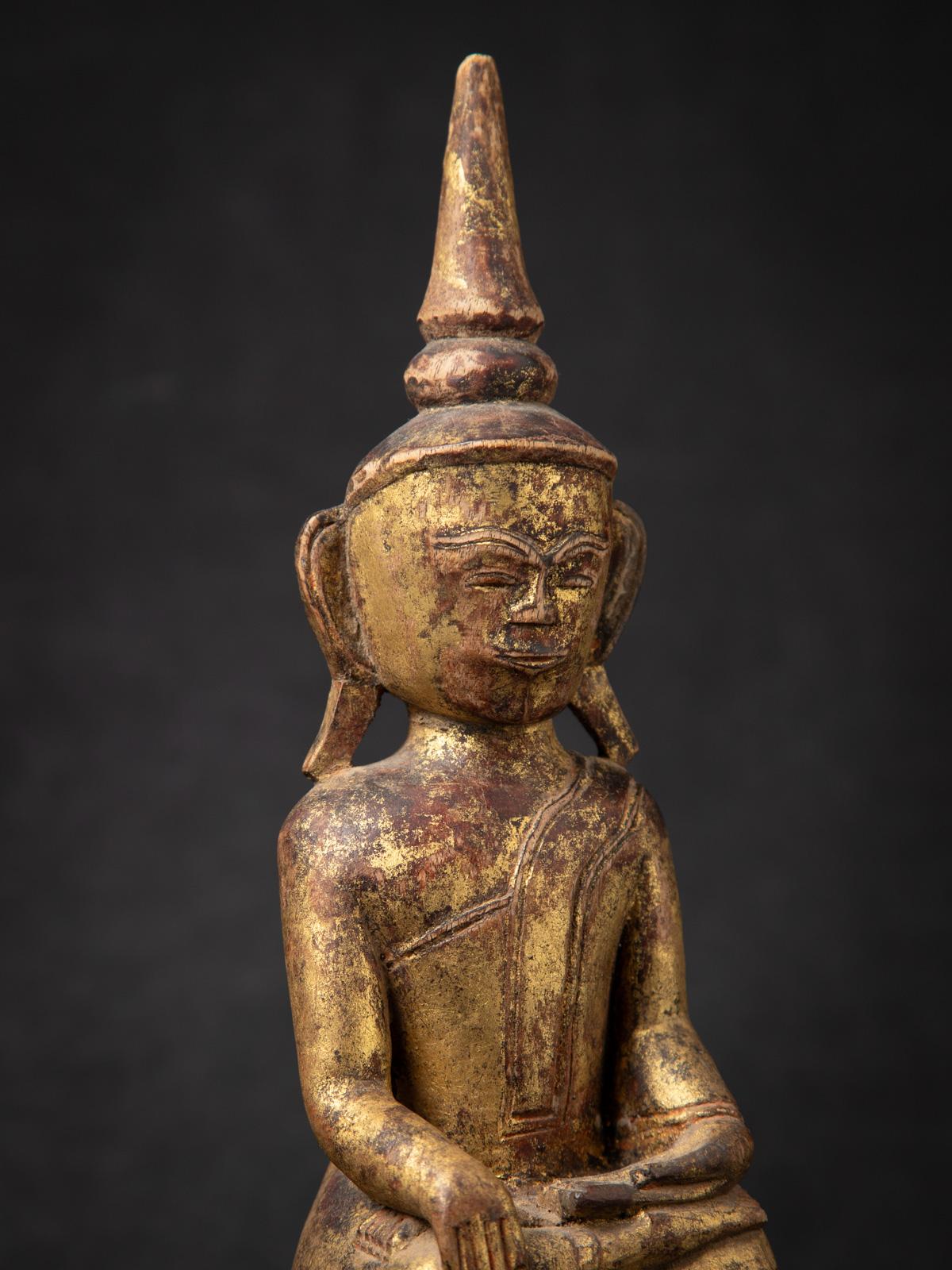 statue de Bouddha birman ancien en bois du 18ème siècle au Bhumisparsha Mudra en vente 1