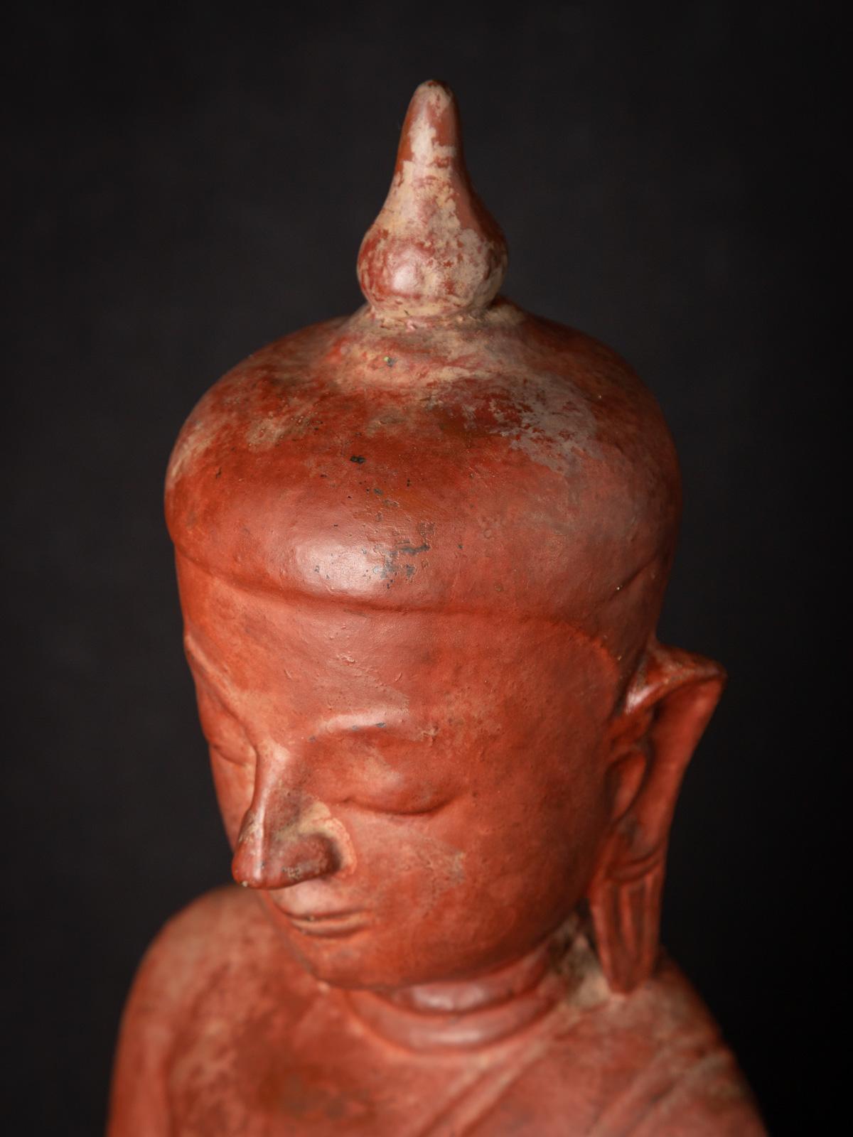 18th century antique wooden Burmese Buddha statue in Bhumisparsha Mudra For Sale 3