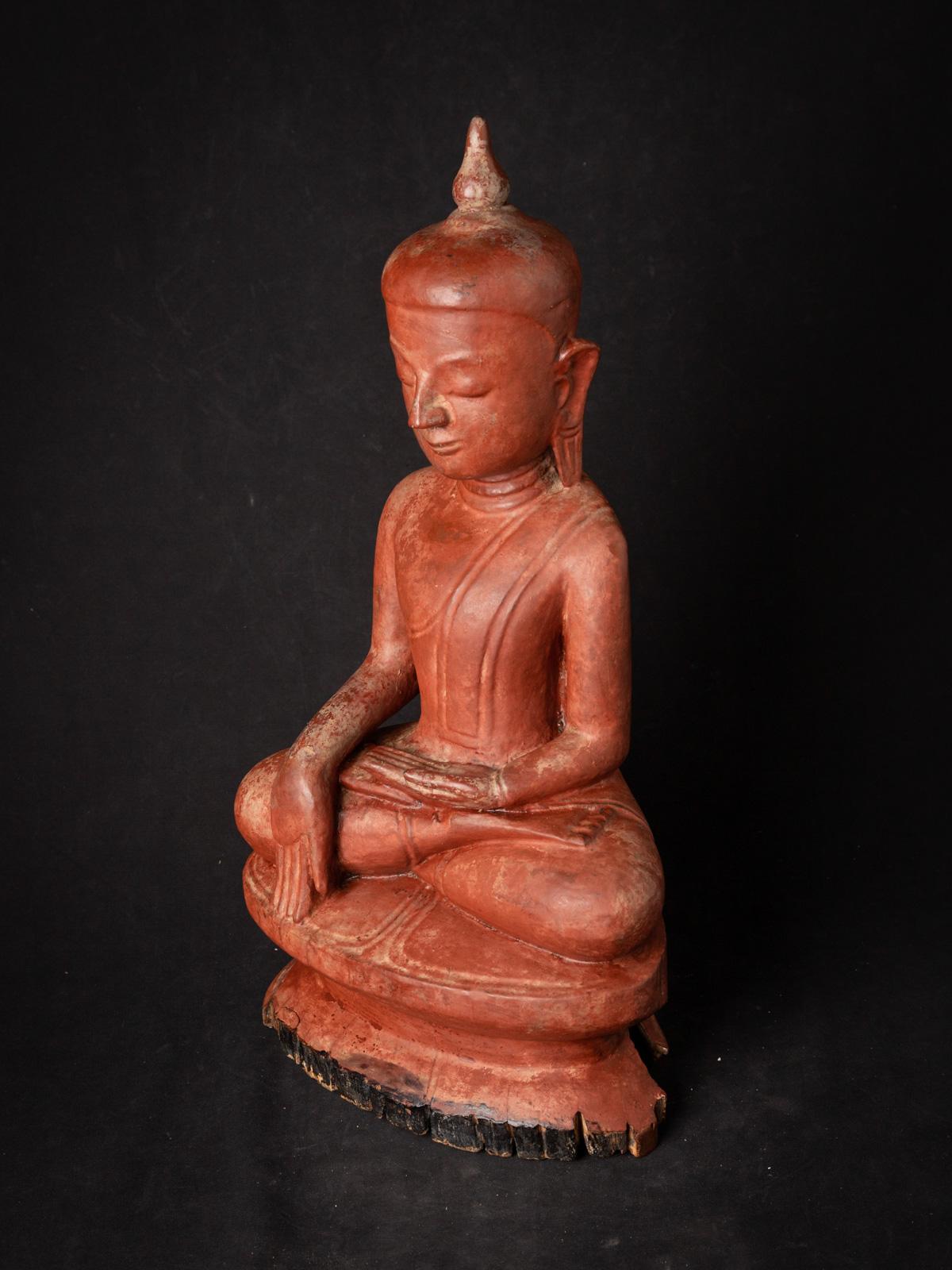 18th century antique wooden Burmese Buddha statue in Bhumisparsha Mudra For Sale 4