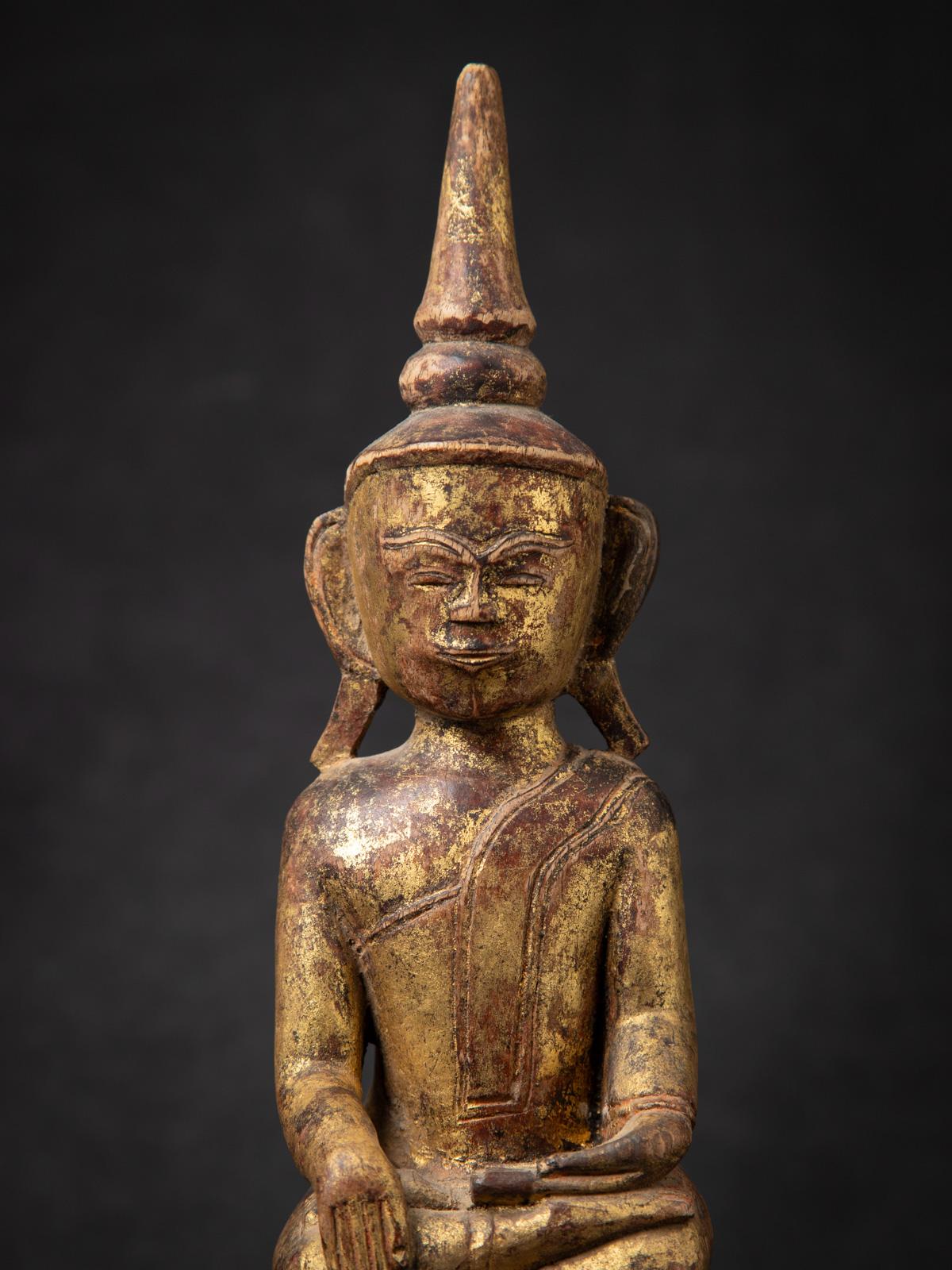 statue de Bouddha birman ancien en bois du 18ème siècle au Bhumisparsha Mudra en vente 3