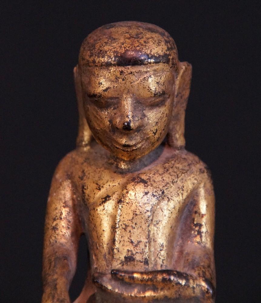 Antike burmesische Monk-Statue aus Holz aus dem 18. Jahrhundert – OriginalBuddhas im Zustand „Gut“ im Angebot in DEVENTER, NL