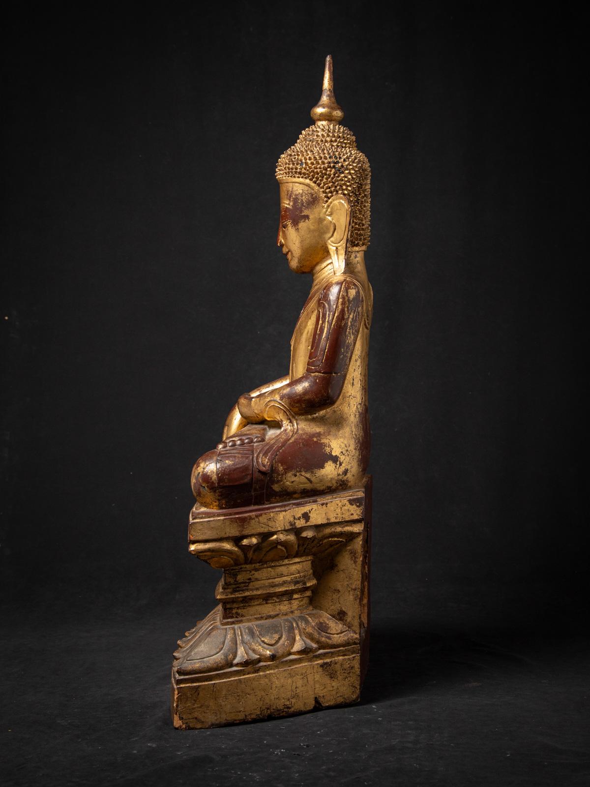 18th century Antique wooden Burmese Shan Buddha in Bhumisparsha Mudra For Sale 8
