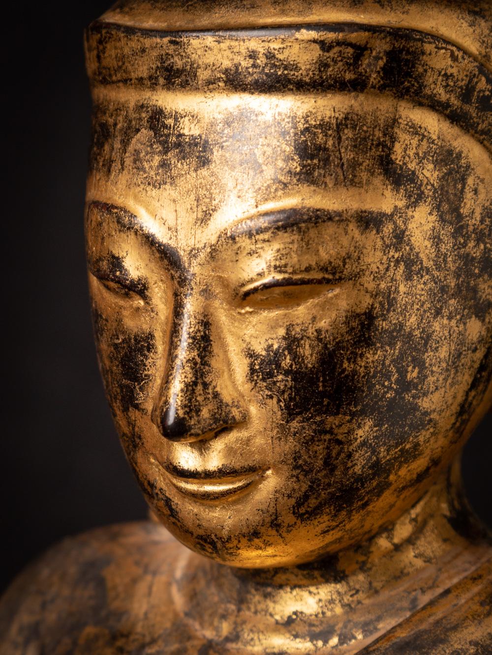 18th century antique wooden Burmese Shan Buddha in Bhumisparsha Mudra For Sale 2